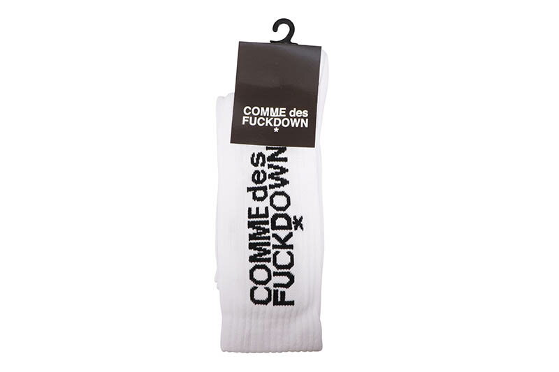 COMME DES FUCKDOWN LOGO SOCKS (CDFA688:WHITE)コムデスファックダウン/ソックス/ホワイト