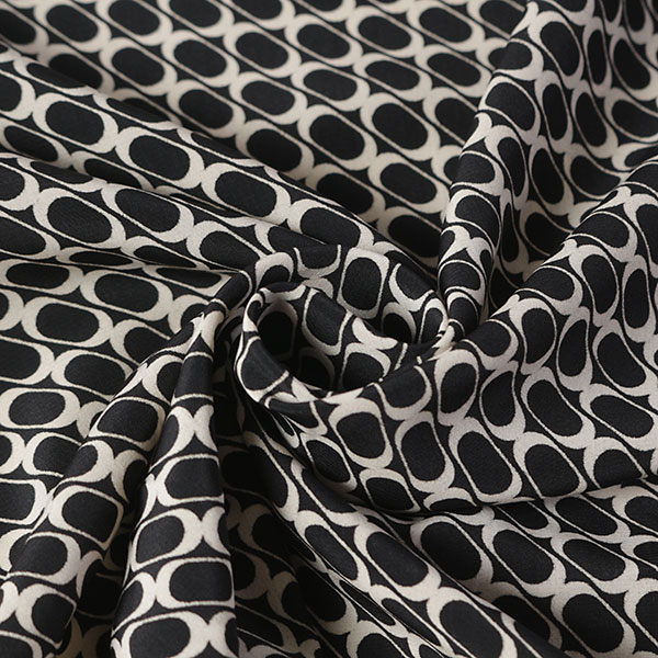 Cotton （Patterned Cloth） - 【1m以上/10cm単位】【生地幅：115cm】ポリエステルデシン幾何柄プリント【カラー：黒柄】[プリント・その他][服地・生地・布][ブラック系][TNGP6045]【品番：h0842】