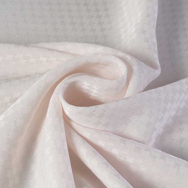 楽天FABRIC MARCHE価格は3m分なので1m分お得な割引はぎれ★【4m：はぎれ】【生地幅：108cm】ポリシャドージャガードダイヤ柄【カラー：薄ピンク柄】[プリント・チェック][服地・生地・布][ピンク系][TNGP4054]【品番：kb0831】