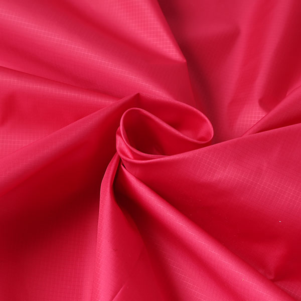 価格は3m分なので1m分お得な割引はぎれ★【4m：はぎれ】【生地幅：145cm】PERTEX アウトドア スポーツ用軽量 高機能素材ポリエステルリップストップ【カラー：ピンク】[プリント・チェック][服地・生地・布][ピンク系][TNGP5081]【品番：t0602】