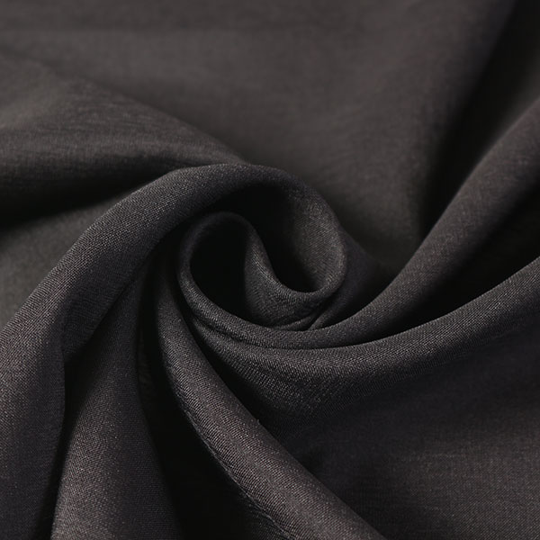 ◆商品説明◆ カラー：黒 巾：120cm 商品説明：厚さ：やや薄手・ポリエステルボイル（強撚）ガーゼは透け感があり、繊細なハリ感のあるサラッとして涼感のある素材です。ブラウス、シャツ、ワンピース、スカートなどやポーチやバッグなどにも。プリーツも効きしわになりにくい素材です。 混用率：ポリエステル100% 伸縮性：無し ◆ご注意ください◆ 国内外のテキスタイルメーカー、テキスタイルコンバーターの展示会見本で作成された商品、アウトレット品です。 大きなキズや気になる汚れ等販売できない商品は取り除いておりますが、 小キズ、色斑、ミスプリ、汚れ、端欠け等がある場合があります。 素材・混率について、仕入れ時に分かるものは表記しておりますが、確認できないものは当店スタッフが燃焼等、触感等で判断しております。 ◆納期について◆ ご注文から2〜3日営業日以内に在庫確認連絡後、発送いたします。 掲載商品は他の店舗でも販売しております。 在庫管理は早急に対応しておりますが、完売の際はご了承くださいますようお願い致します。 ◆切り売り生地の複数カットご希望のお客様へ◆ 同じ品番の生地を複数カットご希望の場合、 二回目以降のカットにカット代として+100円(税込み)頂戴いたします。 カット代専用ページにて2回目以降の回数分を同じ買い物かごに入れてご購入ください。 (※こちらのカット専用ページを入れて頂けない場合はカットをする事ができません) 例： A品番10mを1mずつ10カットする場合 9個入れてください 例： A品番10m・B品番10mを1mずつ20カットする場合 18個入れてください 生地カット専用ページ ↓↓↓↓↓↓↓↓↓ https://item.rakuten.co.jp/grtrading/cut-info/