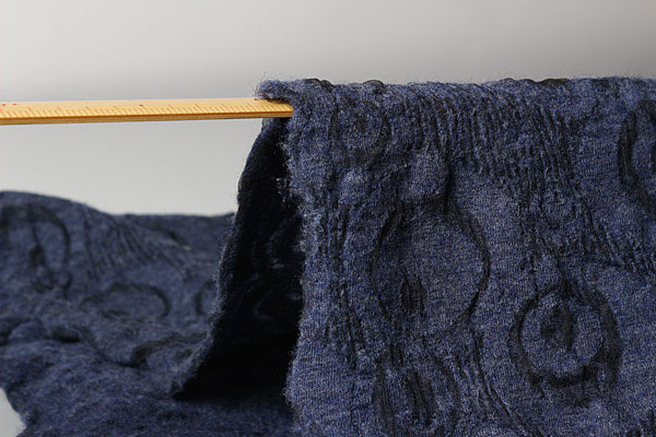 【1.4m：はぎれ】TOP杢ウールナイロン天竺ドットオパールタンブラー【カラー：紺】[プリント・水玉][服地・生地・布][TNGP20-2-2][NV]