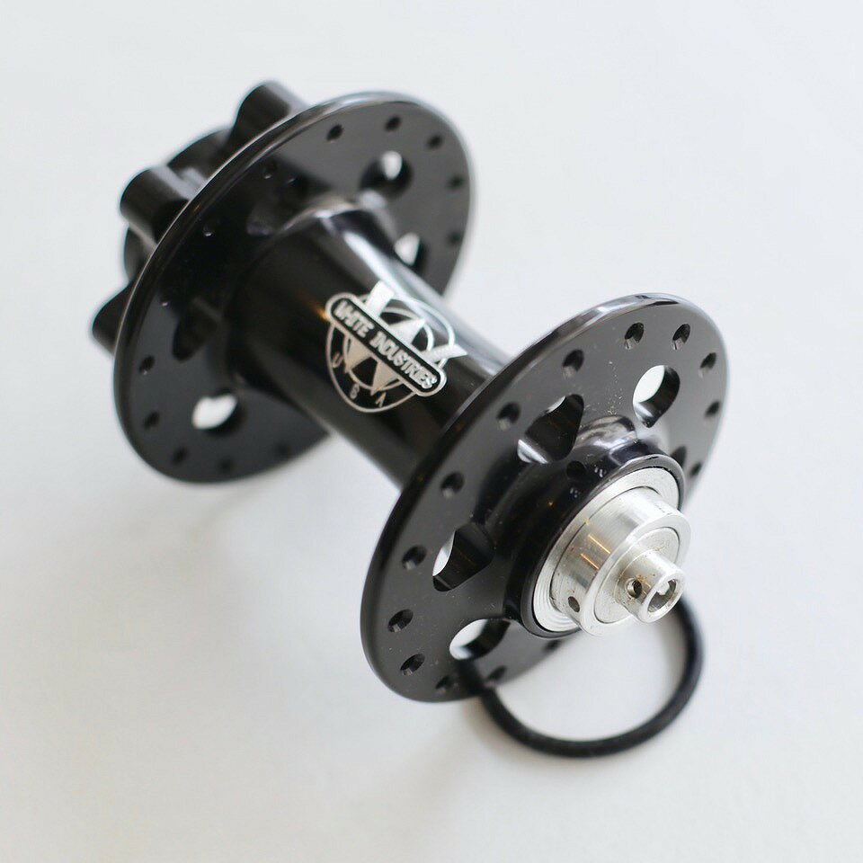 WHITE INDUSTRIES フロントハブ XMR QR [ブラック] ISO Disc Front Hub ホワイトイ...