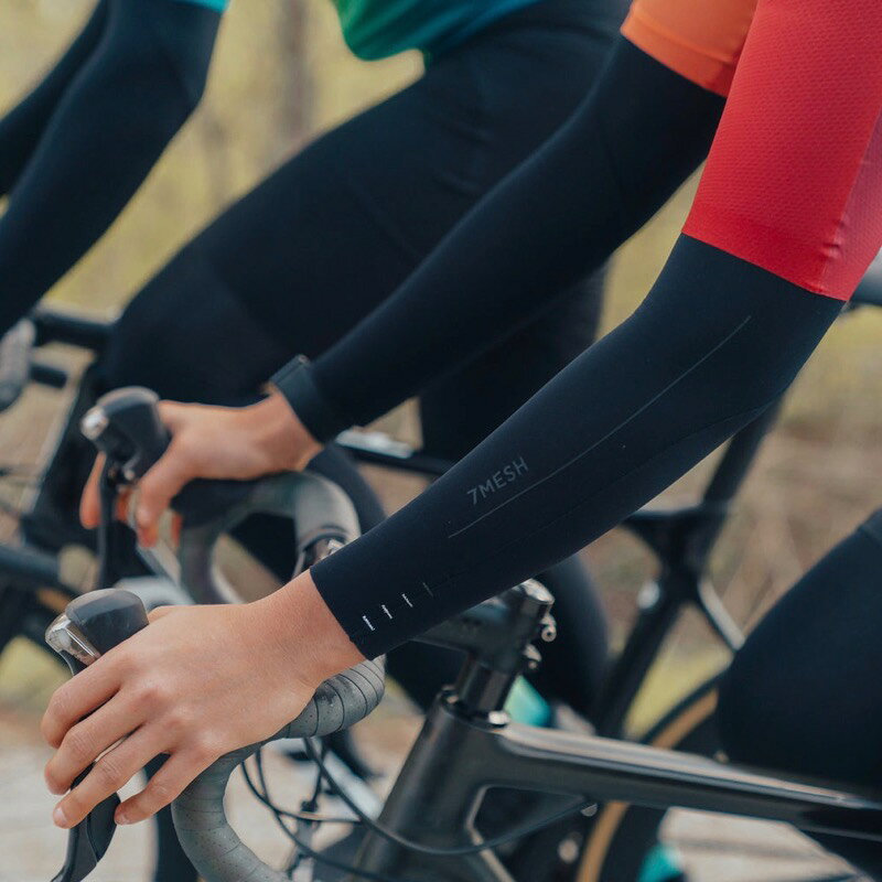 クロモリ自転車専門店グランピーの7mesh COLORADO ARM WARMER UNISEX 防寒 カバー アーム ウォーマー ユニセックス セブンメッシュ｜アングル3