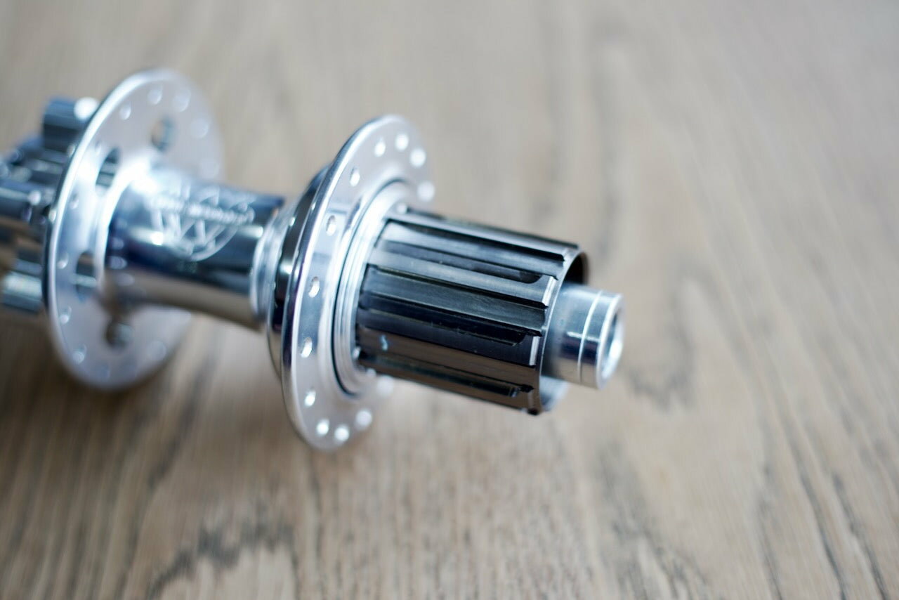 WHITE INDUSTRIES XMR �ꥢ�ϥ� 12x142mm 32h �ۥ磻�ȥ�������ȥ꡼��