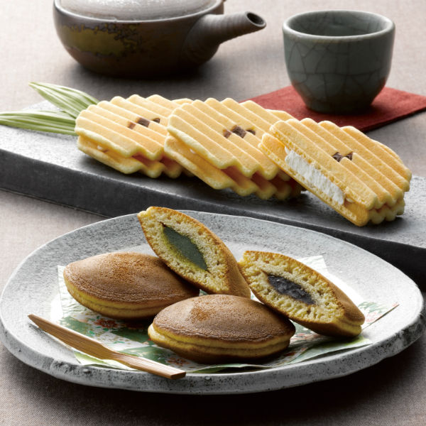 出産内祝い専門店 アドヴァンの【ポイント3倍】ドトールコーヒー＆どら焼き詰合せ 内祝い お返し 出産内祝い ギフトセット 日本の和菓子 和菓子 和スイーツ 人気 焼き菓子 お菓子 結婚内祝い お返し 入学内祝い 新築内祝い 寿 引き出物 粗供養 お供え 送料無料 送料込み｜アングル2