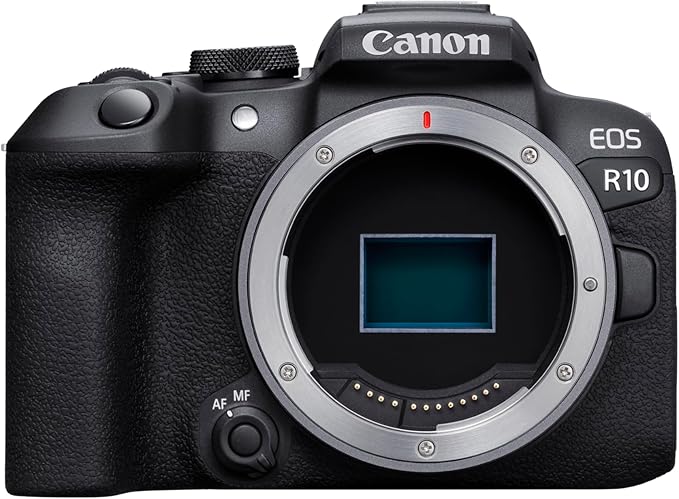 商品情報「EOS R10」は、小型・軽量と本格的な静止画・動画撮影を両立し、ハイアマチュアからエントリーユーザーまで幅広い撮影ニーズに対応する、APS-Cサイズ CMOSセンサー搭載のミラーレスカメラです。メカシャッター/電子先幕による撮影時は、AF/AE 追従で最高約15コマ/秒、電子シャッターによる撮影時は、AF/AE追従で最高約23コマ/秒の高速連写が可能。新開発の有効画素数最大約2420万画素APS-Cサイズ CMOSセンサーと、映像エンジン「DIGIC X」により高画質を実現し、有効画素数最大約3250万画素のCMOSセンサーを搭載する「EOS 90D」、「EOS M6 Mark II」（ともに2019年9月発売）と同等の解像性能を達成しています。6Kオーバーサンプリングによる高画質な4K動画撮影を実現しています。キヤノン Canon EOS R10 の 商品概要1.決定的な瞬間を捉える高速連写・高性能 AF・メカシャッター/電子先幕による撮影時は、EOS Rシリーズ最速※1となるAF/AE追従で最高約15コマ/秒※2の高速連写を実現。・電子シャッターによる撮影時は、AF/AE追従で最高約23コマ/秒※2の高速連写を実現。・「EOS R3」のAF被写体検出技術を継承し、人物の瞳・顔・頭部・胴体、動物※3（犬・猫・鳥）の瞳・顔・全身、乗り物※4（モータースポーツにおける車・バイク）の全体・スポット検出に対応。ディープラーニング技術を活用したアルゴリズム「EOS iTR※5 AF X」により、優れた検出性能と被写体追尾性能を実現。・電子シャッターによるRAW画像の連続撮影機能「RAW バーストモード」（AF/AE 追従、クロップ）を搭載。最高約30コマ/秒の連続撮影が可能。また、シャッターボタン半押し状態で撮影を開始し、シャッターボタン全押しの最大約0.5秒前から記録できる「プリ撮影」が可能。※1 2022年5月24日時点。「EOS R7」（2022年6月下旬発売予定）も同様。※2 連続撮影速度の条件およびサーボ AF 時に最高連続撮影速度に対応するレンズについては、キヤノン公式WEBサイト「cam.start.canon」上にある“EOS R10”の「詳細ガイド」もしくは「補足情報」をご参照ください。※3 被写体によっては動物検出できないことがあります。また、犬・猫・鳥ではない被写体に対して動物と検出する場合もあります。※4 被写体によっては乗り物検出できない場合があります。また、車、バイクではない被写体に対して乗り物と検出する場合もあります。※5 intelligent tracking and recognition2.新開発のCMOSセンサーと映像エンジン「DIGIC X」が実現する高画質・新開発の有効画素数最大約2420万画素APS-Cサイズ CMOSセンサーと、映像エンジン「DIGIC X」により高画質を実現。有効画素数最大約3250万画素のCMOSセンサーを搭載する「EOS 90D」、「EOS M6 Mark II」と同等の解像性能を達成。・静止画撮影時に常用で最高 ISO32000の高感度撮影を実現。高感度撮影時のノイズを低減し、暗い場所でも自由度の高い撮影表現が可能。・レンズの収差などを補正し、解像感を向上する「デジタルレンズ オプティマイザ」に対応。高速連続撮影時でも高い補正効果が得られる「強め」の設定が可能※1。・「HDR PQ」方式での静止画/動画記録に対応。また、高速でブラケット撮影を行い、カメラ 内で3枚の写真を1枚に合成する「HDR モード※2」を搭載。階調性豊かな映像表現が可能。・自動的にピント位置を変えながら連続撮影を行うフォーカスブラケット撮影において、EOSシリーズで初めて、カメラ内深度合成処理を実現。深度合成した画像をその場で確認が可能。・ディープラーニング技術により開発したオートホワイトバランスアルゴリズム、および撮像センサーの情報で草木や芝などを判別。自然の緑を多く含むシーンでのオートホワイトバランスの精度が向上。・EOS シリーズ初のパノラマ撮影機能を搭載。スイングしながら約5コマ/秒の間隔で連続撮影を行い、高画質なパノラマ画像として記録可能。・スペシャルシーンモードの機能が向上。「流し撮り」「手持ち夜景」「HDR 逆光補正」などのモードで、カメラまかせでより本格的な撮影が可能。※1 連続撮影可能枚数が低下します。※2 HDR モードでの撮影時は、「モノクロ」以外の「ピクチャースタイル」は「スタンダード」に自動設定されます（「モノクロ」設定時は白黒でのHDR撮影となります）。拡張ISO感度は設定できません。電子シャッター選択時はシャッタースピードが最高1/8000秒になります。3.多様な撮影シーンに対応する動画性能・クロップなしの6Kオーバーサンプリングによる高画質な4K/30P※1動画撮影を実現。さらに、クロップ時には4K/60P※2動画の撮影が可能。・動画電子ISにより、レンズ内ISを搭載していないレンズであっても手ブレを抑えた安定した動画撮影を実現。さらに、レンズ内ISを搭載したRF レンズ装着時は、動画電子ISとレンズ内ISの協調制御によってブレをより効果的に軽減。歩きながらの撮影など、多様な撮影シーンに対応可能。・バリアングル液晶モニターにより、自分撮り時に構図確認を行いながらタッチ操作でAFや撮影開始などの操作が可能。さらに、動画縦位置情報を付加し、スマホなどで再生したときに動画が縦位置で再生されるように設定可能。・動画連続撮影は、最大2時間※3まで記録可能。※1 4K UHD（29.97fps/25.00fps）※2 4K UHD（59.94fps/50.00fps）※3 ハイフレームレート動画撮影時は最大30分まで記録可能。カメラの温度上昇、電源、エラーなどの要因により自動停止することがあります。4.シンプルで分かりやすい操作性と小型・軽量ボディーを実現・操作部材を最適にレイアウトすることでファインダーをのぞいたまま操作することができるシンプルで分かりやすい操作性と、取り回しがしやすい小型・軽量ボディーを実現。・マルチコントローラーをファインダー横に、サブ電子ダイヤルをカメラ上部に配置することで、AFや露出の設定、再生操作などをスムーズに行うことが可能。さらに、ファインダーをのぞいたままでもAF/MFの切り換え操作が行えるフォーカスモードスイッチ※を搭載。・高度な通信機能を持つ「マルチアクセサリーシュー」を搭載し、対応するアクセサリーとの組み合わせにより、静止画撮影時の外部ストロボのコントロールや、動画撮影時の音声のデジタル入力、スマホとの接続によるネットワーク活用が可能。・約236万ドットの有機ELパネルを採用した電子ビューファインダー（EVF）を搭載。また、HDR技術を活用し、一眼レフカメラの光学ファインダーのように黒つぶれや白とびの少ない自然な見え方を再現する「OVF ビューアシスト」により、一眼レフカメラユーザーでも馴染みやすいファインダー表示を実現。・EOS Rシリーズで初めて内蔵ストロボを搭載。※ フォーカスモードスイッチ非搭載のRF/RF-Sレンズ装着時に有効。絞り込みボタンを同軸で配置。5.快適な撮影をサポートする通信機能・拡張性・スマホなどの携帯端末へのWi-Fi/Bluetoothによる接続が可能※1。また、デジタル端子（USB）による携帯端末との有線接続にも対応※2。・カメラから「image.canon」への画像自動転送機能を搭載※3。「image.canon」では、クラウドRAW現像（有料）※4や外部のウェブサービスへのデータ転送などが可能。さらに、「image.canon」の転送サービスを利用してYouTubeに接続することで、カメラから映像をストリーミングでライブ配信することが可能※5。※1 Bluetooth Low Energy技術に対応。以降の表記においてはBluetoothと記載。Bluetooth機能の動作条件は、接続機器がiOS/Android：Bluetooth 4.0以上を搭載するデバイスです。ただし、上記の動作条件を満たす機器であっても、機種によっては、Bluetooth接続ができないものがあります。Bluetooth接続ができない場合でも、機器とWi-Fi接続による画像の転送、リモート操作は可能です。なお、Bluetooth接続には、事前にカメラと携帯端末をペアリングさせておく必要があります。カメラと携帯端末のWi-FiやBluetoothでの接続には、キヤノン専用アプリケーション「Camera Connect」のインストールが必要です。※2 カメラと携帯端末の有線接続には、キヤノン専用アプリケーション「Camera Connect」のインストールが必要です。iPhoneへの有線転送には通信に対応したケーブルが別途必要です。有線接続時はスマートフォン操作での画像取り込みのみ対応。※3 自動転送には、事前登録したWi-Fiアクセスポイントに接続していることが必要。※4 クラウドRAW現像を行うには、あらかじめCanon Imaging App Service Plansからプラン購入し、「image.canon」と連携する必要があります。本サービスは2022年7月下旬に開始されます。本サービスのご利用には2022年7月下旬公開予定のファームウェアの適用も必要です。RAWバーストモードで撮影したRAW画像は現像できません。※5 本製品のライブ配信サービスは、YouTubeでのライブ配信にのみ対応しています。ライブ配信サービスを利用する際は、事前に「image.canon」の登録が必要になります。最新の要件についてはYouTubeへご確認ください。YouTubeでのライブ配信は、予告なく変更・停止・終了することがあります。YouTubeでのライブ配信を含め、第三者が提供するサービスについて、キヤノンはいかなる責任も負いかねます。あらかじめご了承ください。