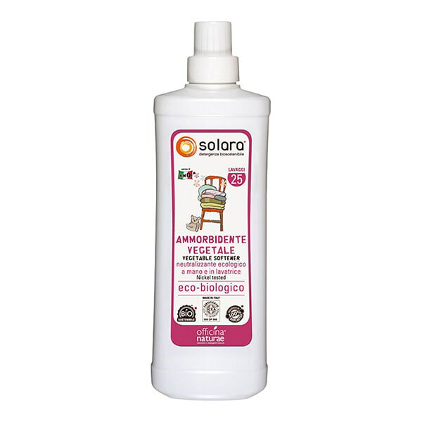 solara（ソラーラ） ベジタブルソフナー 1000mL 肌に心地よい、衣類ふんわりやわらか仕上げ。 クエン酸が残留洗剤（※アルカリ成分）をすっきり洗い流します。 ホホバ種子油配合でふんわりやわらか、アイロンがけもスムーズ。 天然由来成分で作られているので、洗い流した後は生分解され自然に還ります。 生産過程はもちろん使用後も汚染物質を排出しない、バイオサステナブルな処方です。 【合成香料、着色料、酵素、石油化学成分、動物由来成分】不使用 ○短い生産チェーンによる持続可能な原料調達 ○イタリア産オーガニック植物原料 ○容器にも持続可能なパッケージングを追求 再生可能なプラスチックを使用。 サトウキビから作られるバイオプラスチックを採用しています。石油原料での生産と比べ、二酸化炭素を大幅に削減できます。 ボトル形状による、梱包資材や輸送、保管スペースに着目し、スリムなエコデザインボトルを開発しました。 ●バイオ・サステナブル 地球の健康も、人の健康も守り続ける、というオフィチナナトゥーレのモットー。 ●ICEA認証マーク イタリアの有機認証機関ICEA（イチェア）のエコ・オーガニック洗剤認証を取得 香り オーガニックラベンダー精油の香り 内容量 1000mL サイズ W92×D60×H297mm 全成分 界面活性剤（0.06%、ヤシ油アルキルグルコシド）、水、pH調整剤（クエン酸）、増粘剤（キサンタンガム、グアーヒドロキシプロピルトリモニウムクロリド）、植物性液体ロウ（ホホバ種子油）、香料（ラバンデュラハイブリダ油） 素材 容器、キャップ：プラ 原産国/生産国 イタリア 使用方法 ドラム式・全自動：柔軟仕上げ剤の自動投入口に本品を入れて洗たくする。二層式・桶：すすぎ後本品を入れ、約3分まわすか浸した後脱水する。 【使用量の目安】一般洗たく機（45L※1）、ドラム式（3kg※1）⇒キャップ3/4杯（約30mL）手洗い（5L※1）⇒約15mL ※1 水量（洗たく物量）の目安 ※2キャップ1杯は約40mL ●衣料品の取り扱い表示にしたがって洗たくしてください。 ●天然成分を配合しているため、色みや香りが変わる場合がありますが、使用には問題はありません。 使用上の注意 ●用途以外に使わない。子供の手の届くところに置かない。 ●使用後は手を水でよく洗う。 ●柔軟仕上げ剤の自動投入口を使用する場合は、洗たく機の取り扱い説明書に従う。 ●原液が直接衣料にかからないようにする。 ●高温や低温、直射日光を避けて保管する。 ●本品は飲食物ではありません。 【応急処置】 ●万一飲み込んだ場合は水を飲ませるなどの処置をする。 ●万一目に入った場合は速やかに流水で洗眼する。 ●いずれも異常が残る場合は本品を持参して、専門医に相談する。「洗う」ことを「汚染」にしない。 地球の健康も、人の健康も守り続ける、「バイオ・サステナブル」という考え方からsolara（ソラーラ）は生まれました。ソラーラは天然原料のみを使用。原料選びから調達・処方・パッケージまで、資源とエネルギーの無駄を最低限におさえ、廃棄物と汚染物質を出さない、使用しても“汚染”にならない生産サイクルで作られています。 ＜エコオーガニックなのに、この洗浄力。＞ オーガニック植物由来の独自の洗浄成分処方と酸素のチカラで汚れをしっかり落とします。 1000mL 500mL