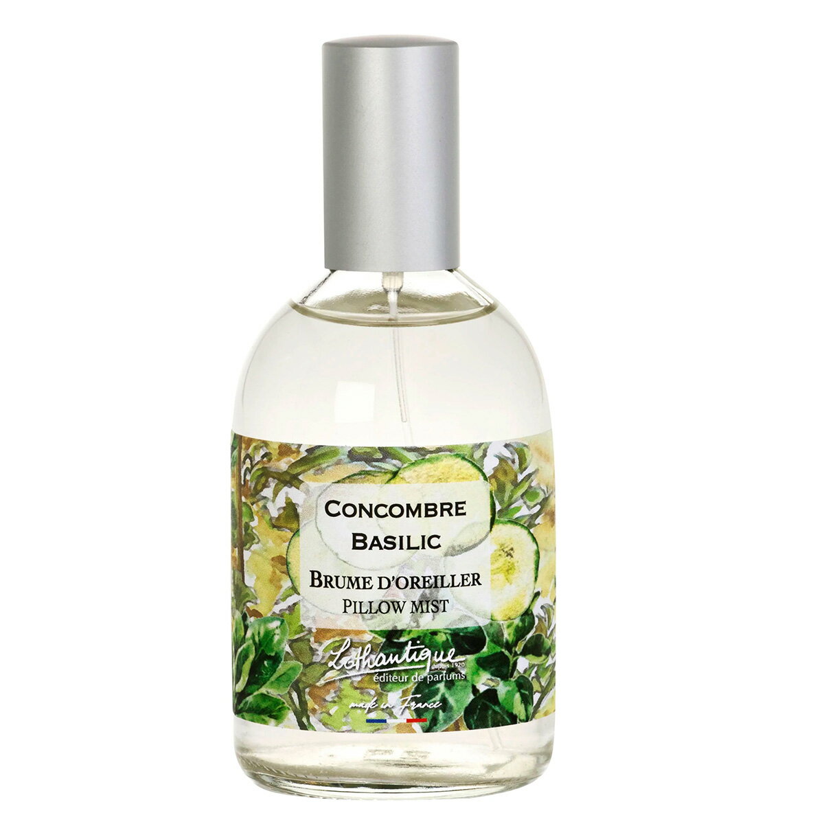 size: Φ 50 × D - × H 120 made in Franceピローミスト 100ml アップサイクルされた香料を使用し、フランス・グラースで調香された香りを使ったピローミスト。 ビーツ由来のアルコールを使用しています。 枕やリネンに数プッシュするだけでナチュラルな香りに包まれます。 水彩画が描かれたパッケージは、インテリアに彩りを添えます。 ※アップサイクルされた原材料とは 食品やアロマ業界で製造による副産物・未使用の廃棄物から作られる香りの原料です。 果汁を絞った後に残る果皮をコールドプレスして精油を採取。これにより、原料を余すことなく使用することができ、新たな原材料生産の必要性を減らし、エネルギー削減・廃棄物を減らすことで天然資源を保護することに繋がっています。 ■ パッケージへのこだわり ・リサイクル可能なガラスボトル ・サトウキビ95%と麻＆リネン5％から作られた紙を使用したラベル