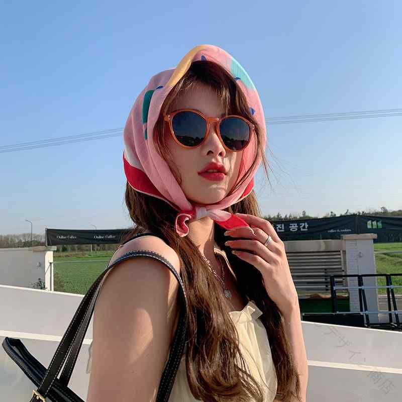 Rakuten - スカーフ レディース 花柄 小花 おしゃれ 春夏 日焼け防止 多機能 旅行 ビーチ 写真映え バンダナ ファッション 小物 UVカット 紫外線対策 軽量 通気性 柔軟性 大判 コンパクト 速乾性 抗