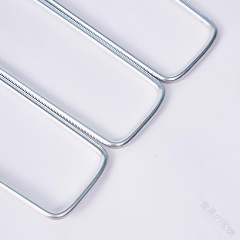 .防草シート 固定 ピン U字型 亜鉛メッキ スチール製 地面固定具 です。マルチシート や ビニールハウス 温室 の設置、園芸 ガーデニング 農業用 の雑草対策に使える 抑えピン 留め具 として活躍します。地面にしっかり固定し、シートの浮きやズレを防ぎます。。指定された配送時間は承っておりません。【世界の宝物】