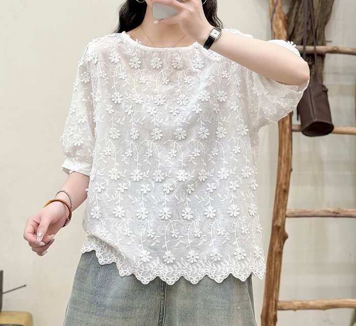 ブラウス レディース 花モチーフ 夏 五分袖 tシャツ プルオーバー 花柄 刺繍 綿麻風 カットソー クルーネック トップス コットンシャツ チュニック ゆったり 体型カバー 大人可愛い きれいめ カジュアル ナチュラル シンプル 白 送料無料 gubal-10010262 はぐラブ huglove サンプル画像3