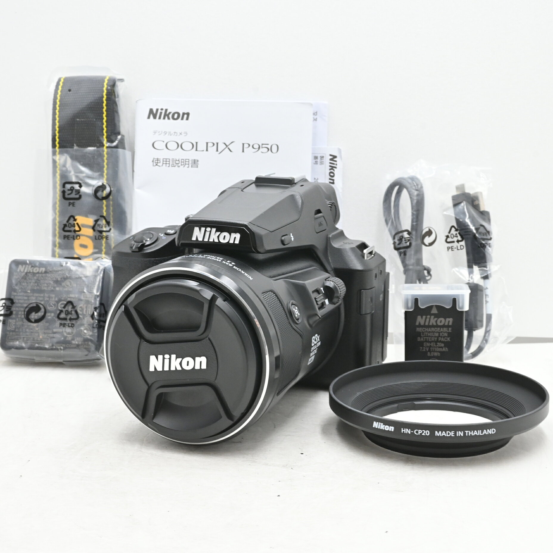 使用感の少ない極上品です。付属品：取扱説明書、フード、レンズキャップ、バッテリー、充電器、ストラップ【コンディション】 ■外観 外観は通常使用に伴うすれ傷さえほぼ無く、大変キレイです。その他目立つような大きなキズやアタリはありません。詳細は写真にてご確認ください。■光学 レンズ、ファインダー内は撮影に影響するカビやクモリもなく視認性は良好です。付属品は写真のものが全てです。■動作 動作は専門店にて確認済みです。■初期不良 商品に初期動作不良や何か不具合がありましたら30日以内であれば返品返金対応致しますので、すぐに(低い)評価を付けることはお控えください。中古品のため商品状態にご了承頂いた上でご検討をお願い致します。使用感の少ない極上品です。付属品：取扱説明書、フード、レンズキャップ、バッテリー、充電器、ストラップ【コンディション】 ■外観 外観は通常使用に伴うすれ傷さえほぼ無く、大変キレイです。その他目立つような大きなキズやアタリはありません。詳細は写真にてご確認ください。■光学 レンズ、ファインダー内は撮影に影響するカビやクモリもなく視認性は良好です。付属品は写真のものが全てです。■動作 動作は専門店にて確認済みです。■初期不良 商品に初期動作不良や何か不具合がありましたら30日以内であれば返品返金対応致しますので、すぐに(低い)評価を付けることはお控えください。中古品のため商品状態にご了承頂いた上でご検討をお願い致します。