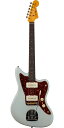 Description 1987年に設立され、最上級モデルを制作するために生まれたフェンダー・カスタム・ショップ（Fender Custom Shop）。マスタービルダーと呼ばれる巨匠達が製作を担当するマスタービルダー・シリーズやその他の多くのシリーズで厳選された木材選び、ピックアップのコイル巻きなど高い製作技術で作り上げられており、フェンダー社の長年の歴史と伝統が注ぎ込まれた世界中のミュージシャンから愛され続けるセクションです。 各年代ごとの特徴的なスペックを、カスタムショップならではの高い技術を持って再現したタイム・マシーン・シリーズ（Time Machine Series）。そんな『2022 Time Machine Collection』より「'62 JAZZMASTER JOURNEYMAN RELIC」のご紹介です。1958年よりフェンダー・エレクトリック・ギターの上位機種として生産が開始されるジャズマスター（Jazzmaster）。ボディには厳選された低～高音域までクセの無いサウンドをアウトプットする2ピース・アルダーをセレクトし、25.5インチ・スケールのネックには硬めでクリアかつ歯切れの良いリフト・メイプル、ラウンド貼り21フレット仕様の指板には倍音豊かで優れたサスティーンを生むローズウッドを採用。ネックシェイプは薄めに仕上げられた62年スタイルのグリップ、あらゆるプレイスタイルに最適な9.5Rの指板、フレットには通常のヴィンテージ・サイズより大きい「Medium Vintage」を採用するなどスムーズなフィンガリングを可能にいたします。 ピックアップ・システムにはハンドワウンド（手巻き）によって製作されたP-90に近似する構造のオリジナルピックアップを搭載し、P90タイプならではのアタック感とクリアなサウンドは、単音＆和音問わず自由自在なプレイを可能にいたします。またエイジング処理は2015年、新たに加わった「ジャーニーマン・レリック」を施し、この特別な仕上げは、所有者が変わったり、または何年にもわたって受け継がれてきたりしたベースの外観を再現し、家や時折行われるジャムセッションや週末のギグで適度に使用されたような雰囲気をまとっております。手入れの行き届いた、軽いひび割れ、親しみが湧く木材の傷やへこみ、僅かなハードウェアの経年劣化など見事に再現した逸品でございます。非常に雰囲気のいいモデルに仕上がっております。 Specification Body Material: 2-Piece Select Alder Body Finish: Lacquer Body Shape: Jazzmaster Neck Material: Rift Sawn Maple Neck Finish: Nitrocellulose Lacquer Neck Shape: 1962 Jazzmaster Scale Length: 25.5" (64.77 cm) Fingerboard Material: Round-Laminated Rosewood Fingerboard Radius: 9.5" (241 mm) Number of Frets: 21 Fret Size: Jescar Medium Vintage (47095) Nut Material: Bone Nut Width: 1.650" (42 mm) Position Inlays: Vintage Clay Dot Bridge Pickup: Custom Shop Hand-Wound Jazzmaster Middle Pickup: N/A Neck Pickup: Custom Shop Hand-Wound Jazzmaster Controls: Master Volume, Master Tone Switching: 3-Position Toggle: Position 1. Bridge Pickup, Position 2. Bridge and Neck Pickups, Position 3. Neck Pickup; 2-Position Slide: Right: Lead Tone Circuit, Left: Rhythm Tone Circuit Configuration: SS Bridge: RSD Jaguar/Jazzmaster Hardware Finish: Nickel/Chrome Tuning Machines: Vintage Style Pickguard: 4-Ply Brown Shell Control Knobs: Vintage White Strings: Nickel Plated Steel (.010-.046 Gauges) Case/Gig Bag: Deluxe Hardshell Included Accessories: Deluxe Hardshell Case, Strap and Certificate of Authenticity.※画像はサンプルです。商品の特性上、木目・色合いは1本1本異なりますの予めご了承ください。木目・色合いが気になる方はお問い合わせ下さい。