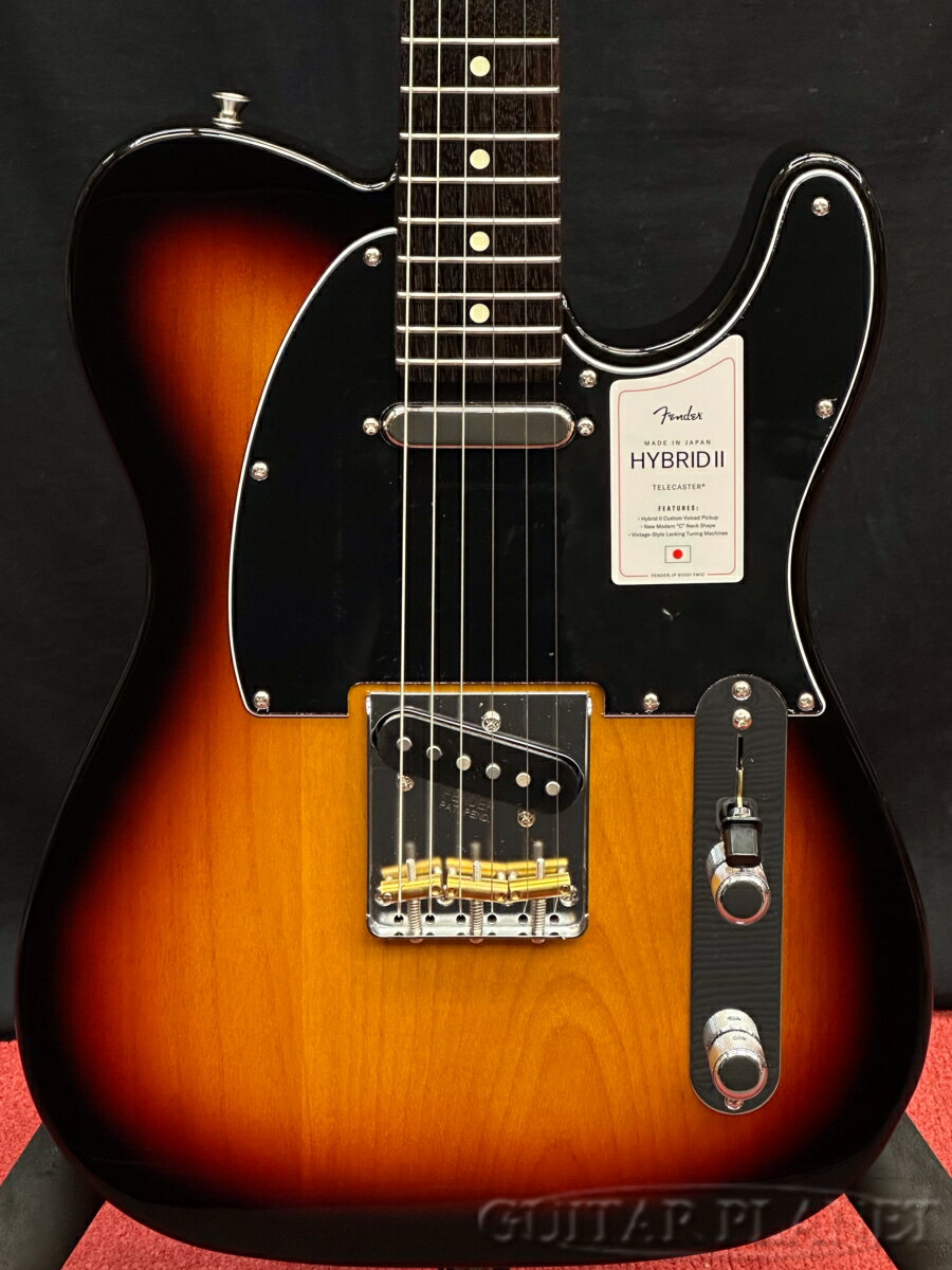 2023年製 Hybrid II Telecaster Made in Japan Hybrid IIは、ヴィンテージなルックスはそのままに、プレイヤーや音楽のジャンルを選ばないオールマイティーなモダンスペックを盛り込んだ、まさに「ハイブリッド」と呼ぶにふさわしいシリーズです。 リズム/リード問わず、どのギタリストやベーシストにもフィットする演奏性と楽器のトーンを兼ね備えた製品を、世界的にファンの多いMade in Japaneで実現しました。 Hybrid II Telecasterは、定評あるアルダーボディに新設計のHybrid II Custom Voiced Single Coilピックアップを装備し、ヴィンテージスタイルのスランテッドブラスサドル仕様のブリッジを搭載。 ヴィンテージロッキングチューナー、サテンフィニッシュのネック、Modern "C"シェイプに9.5インチラジアスの指板とナロートールフレットがスムーズなプレイヤビリティを提供します。 SPEC Series: Made in Japan Hybrid II Body Material: Alder Body Finish: Gloss Polyurethane Neck: Maple， Modern C Neck Finish: Satin Urethane Finish on Back， Gloss Urethane Finish on Front Fingerboard: Maple or Rosewood， 9.5 (241 mm) Frets: 22， Narrow Tall Position Inlays: Black Dot (Maple)， White Dot (Rosewood) Nut (Material/Width): Bone， 1.650 (42 mm) Tuning Machines: Vintage-Style Locking Scale Length: 25.5 (648 mm) Bridge: 3-Saddle Vintage-Style Strings-Through-Body Tele with Slanted Brass Barrel Saddles Pickguard: 3-Ply Black (300， 307， 316， 367)， 3-Ply Eggshell (300， 306， 380)， 3-Ply Mint Green (318) Pickups: Hybrid II Custom Voiced Single Coil Telecaster (Bridge)， Hybrid II Custom Voiced Single Coil Telecaster (Neck) Pickup Switching: 4-Position Blade Position 1. Bridge Pickup Position 2. Bridge and Neck Pickups Position 3. Neck Pickup Controls: Master Volume， Master Tone Control Knobs: Knurled Flat-Top Hardware Finish: Nickel/Chrome Strings: Nickel Plated Steel (.009-.042 Gauges) 付属品：純正ギグバッグ、正規保証書 /_/_/_/♪出荷前調整ご要望承ります♪_/_/_/_/ ギタープラネットではご注文頂いた商品は 新品中古問わず検品・調整してから出荷致します。 弦高など細かなセッティング等、お好みに 合わせて調整も可能ですで、お気兼ねなく お申し付けくださいませ。 /_/_/_/_/_/_/_/_/_/_/_/_/_/_/_/_/_/_/_/_/_/ お問い合わせフリーダイヤル:0120-37-9630