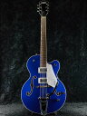 クラシックな'50年代や60年代のGretschサウンドとスタイルにインスパイアを受けた、全く新しいElectromatic Classic Hollow Bodyギターです。 定番のGretschホロウボディが響かせるサウンド、スタイル、そしてプレイアビリティを備えたこのモデルはネクストレベルを目指すギタリストに最適です。 G5420T Electromatic Classic Hollow Body Single-Cut with Bigsbyは、ヴィンテージにインスパイアされた洗練されたアーチを備えたラミネートメイプルボディと、 不要なフィードバックノイズを軽減する全く新しいトレッスルブロックブレース設計を採用しています。 ボディトップとバックの間に強度の高い接着を施した、新しいトレッスルブロック設計は、より的確でスナップの効いたトーン、 より伸びやかでスピーディなレスポンスで攻撃力の高いサウンドをもたらします。 全く新しいFT-5E FilterʼTronピックアップと相まって、このホロウボディサウンドは強力なフルボディパンチを放ち、 クラシカルな煌びやかさと増強された存在感、明瞭で正確なプレイを加速させます。 全く新しいクラシック「C」シェイプのメイプルネックは、プレイアビリティとパフォーマンスを向上させ、快適な演奏感をもたらす、12インチラジアスのローレル指板を備えています。 生き生きとした響きを提供するG5420Tは、トレブルブリードサーキットとマスターボリュームを含む、様々なアップグレードを施されたコントロール部を持ち、 マスタートーン、個々のピックアップボリュームコントロールと3ポジションピックアップトグルスイッチ、特大のバウンドFホール、マルチプライボディバインディング、 バインディング加工された50年代後半の小ぶりなG6120バウンドヘッドストック、ヴィンテージスタイルのオープンバックチューニングマシン、 Graph Tech NuBoneナット、パーロイドのeo-Classicサムネイルインレイ、安定したAdjusto-Maticブリッジ、Bigsby B60ヴィブラートテールピースを備えています。 この素晴らしいギターは、ブラックピックガードのAirline Silverまたは、シルバーピックガードのAzure Metallic、Orange Stain、Walnut Stainから選べ、誉れ高いそのサウンドを引き立てます。 Spec ボディ : Laminated Maple ボディバック : Arched Laminated Maple ボディバインディング : White with B/W/B Purfling ボディフィニッシュ : Gloss ボディ素材 : Laminated Maple ボディシェイプ : Electromatic Hollow Body Body Style : Gretsch Hollow Body Guitars ボディトップ : Arched Laminated Maple ブレイシング : Trestle Block Cutaway : Single Cutaway Sound Hole : F-Holes, Bound ウェイスト : 9.625" (244.48 mm) Fingerboard Material : Laurel フィンガーボードラジアス : 12" (305 mm) ヘッドストックバインディング : ネック : Set-Neck ネックフィニッシュ : Gloss ネック : Maple ネックシェイプ : Classic "C" フレット数 : 22 ナットの素材 : Graph Tech NuBone ナット幅 : 1.6875" (42.86 mm) ポジションインレイ : Pearloid Neo-Classic Thumbnail サイドドット : ナット : Graph Tech NuBone ブリッジピックアップ : FT-5E Filter’Tron コントロール : Volume 1. (Neck Pickup), Volume 2. (Bridge Pickup), Master Volume with Treble Bleed, Master Tone ネックピックアップ : FT-5E Filter’Tron ピックアップコンフィギュレーション : Filter'Tron / Filter'Tron Switching : 3-Position Toggle: Position 1. Bridge Pickup, Position 2. Bridge And Neck Pickups, Position 3. Neck Pickup 付属品：純正ギグバッグ、正規保証書 お問い合わせフリーダイヤル：0120-37-9630　