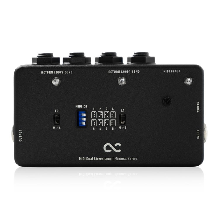 One Control / Minimal Series MIDI Dual Stereo Loopワンコントロール / ミニマルシリーズミディデュアルステレオループ One Control Minimal Series MIDI Dual Stereo Loopは、 シンプルな操作はもちろん、複雑なギターシステムを構築する上でも 欠かせないステレオエフェクトループの2ループスイッチャーです。 複雑で高度なサウンドを生み出すために、システムをシンプルに操作できる ステレオループは、モノラルループとして使用することもでき、 モノラルシグナルをステレオ（デュアルモノ）に変換して ステレオエフェクトに送ることもできます。 フットスイッチで操作するのではなく、MIDIから操作を行うことで、 多数の機器と連携して同時にコントロールすることができます。 MIDI CHから受信するMIDIチャンネルを1～8から選択でき、 MIDI PC#またはCC#から2つのエフェクトループのON/OFFを制御できます。 Minimal Series MIDI Dual Stereo Loopは、PCモードとCCモードがあり、 MIDI PC#とMIDI CC#のどちらで操作するかを選択します。 本体にあるインプット、アウトプット、およびエフェクトループのセンド、 リターン端子はすべてTRSステレオプラグに対応していて、 フルステレオループとして使用可能。 モノラルで出力されたシグナルが、エフェクトループに接続された エフェクトによりステレオとなった場合、 アウトプットからはステレオシグナルで出力できます。 もちろん、すべての端子にTSモノラルプラグのケーブルを接続すれば、 MIDIで操作できるモノラル2ループとして動作します。 8つのMIDIチャンネルに分けて使用することができるので、 ペダルボードやラックケースなど、離れたところに設置した 複数のMinimal Series MIDI Dual Stereo Loopを MIDIコントロールから一括管理することが可能。 また、MIDIコントロールによるON/OFF操作を行うため、 One Control Caiman Tail LoopやOC10＋Croc Eyeを使用した スイッチングシステムの追加エフェクトループとして動作させることもできます。 アイディアにより様々な使い方があり、 より多くのシステムに対応できるシンプルで小さなスイッチャーです。 ●MIDIシグナル 受信するMIDIシグナルと動作は下記のとおりです。 PC# 80：PCモードにセットします。（工場出荷時） PC# 81：CCモードにセットします。 PC# 90：本体に電源を接続したとき、各ループのON/OFF設定はリセットされます。（工場出荷時） PC# 91：本体に電源を接続したとき、各ループのON/OFF設定が最後に設定された状態になります。 PC# 10：ループ1をバイパスします。CCモードではこのシグナルは無視されます。 PC# 11：ループ1をONにします。CCモードではこのシグナルは無視されます。 PC# 20：ループ2をバイパスします。CCモードではこのシグナルは無視されます。 PC# 21：ループ2をONにします。CCモードではこのシグナルは無視されます。 PC# 30：両方のループをバイパスします。CCモードではこのシグナルは無視されます。 PC# 31：両方のループをONにします。CCモードではこのシグナルは無視されます。 CC# 102 / 値10：ループ1をバイパスします。PCモードではこのシグナルは無視されます。 CC# 102 / 値11：ループ1をONにします。PCモードではこのシグナルは無視されます。 CC# 102 / 値20：ループ2をバイパスします。PCモードではこのシグナルは無視されます。 CC# 102 / 値21：ループ2をONにします。PCモードではこのシグナルは無視されます。 CC# 102 / 値30：両方のループをバイパスします。PCモードではこのシグナルは無視されます。 CC# 102 / 値31：両方のループをONにします。PCモードではこのシグナルは無視されます。 ●L1/L2スイッチ L1とL2スイッチは、ループ1およびループ2でそれぞれモノラルを ステレオシグナルに変更するかどうかを選択します。 ステレオシグナルが入力されているとき、およびモノラルシグナルを モノラルのまま使用するときは、これらのスイッチは上側に設定します。 モノラルシグナルをステレオに変換したいとき、このスイッチを下側に設定します。 例えば、インプットにモノラルシグナルを入力し、ループ1はモノラルエフェクト、 ループ2はステレオエフェクトという場合、L2スイッチのみをM>S側に設定します。 インプットにモノラルシグナルを入力し、ループ1、ループ2が ステレオエフェクトの場合はL1スイッチのみをM>S側に設定します。 ただし、ループ1に接続したエフェクトがモノラルインプット、 ステレオアウトプットの場合は、スイッチはどちらも上側のままとなります。 また、このスイッチのどちらかがM>S側になっていると、 アウトプットもステレオシグナルとなります。 両方のスイッチをM>S側にすることはありません。 M>Sスイッチは、ループ1の場合、インプットからのシグナルがモノラルで、 ループ1SENDをステレオにする場合に使用します。 ループ2の場合、ループ1RETURNがモノラルシグナルで、 ループ2SENDをステレオにする場合に使用します。 それ以外の場合は、上側に設定しておきます。 ●コントロール MIDI CH：応答するMIDIチャンネルを設定します。 3つのDIPスイッチの位置を組み合わせて使用します。 スイッチは左または右にしっかりと倒し、途中で止めて使用しないようにしてください。 L1・L2スイッチ：ループ1またはループ2でモノラル/ステレオ変換を行うかどうかを切り替えます。 下ポジション：モノラルインプット→ステレオセンド、リターン、アウトプット 上ポジション：ステレオインプット→ステレオセンド、リターン、アウトプット 　　　　　　　モノラルインプット→モノラルセンド、リターン、アウトプット 　　　　　　　ステレオインプット→モノラルセンド、リターン、アウトプット 120W×60D×30H mm(突起含まず） 125W×68D×32H mm(突起含む） 重量：366g 消費電流：120mA 電源：センターマイナスDC9Vアダプター ※電池はお使いになれません。 ●Minimal Series One Control Minimal Seriesは、ペダルの製造において一切の無駄をそぎ落とし、 最小、極小サイズを実現し、シンプルながら洗練された機能性を集約し、完成しました。 まさにMinimal=最小限と言うにふさわしいペダルです。 ・「最小限」のために One Controlは、高い生産性と堅牢さを同時に確保できる、画期的なPCB配列を考案、 実現することで、それまで「手作業でやらざるを得なかった」組み込みを実現しました。 余計な手間や無駄をそぎ落とし、必要な労力を最小限に抑えることで生産効率が向上。 最小限のプライスを実現しました。 One Control Minimal Seriesは、筐体にも最小限のサイズを実現。 足下で余計なスペースを取ることがなく、同時に操作に気を遣う必要もない、 スタンダードかつ最小限のスペースで使えるペダルです。 そして、One Control Minimal Seriesはエフェクターをボードに並べ、 快適に使用するために必要な最小限の機能を有しています。 「あと1つ、この機能が欲しい」、そんな時、 One Control Minimal Seriesの最小限の機能が大きな力となるでしょう。 種類：スイッチャー アダプター：DC9V 電池駆動：- コントロール：L1、L2、MIDI CH お問い合わせフリーダイヤル:0120-37-9630　