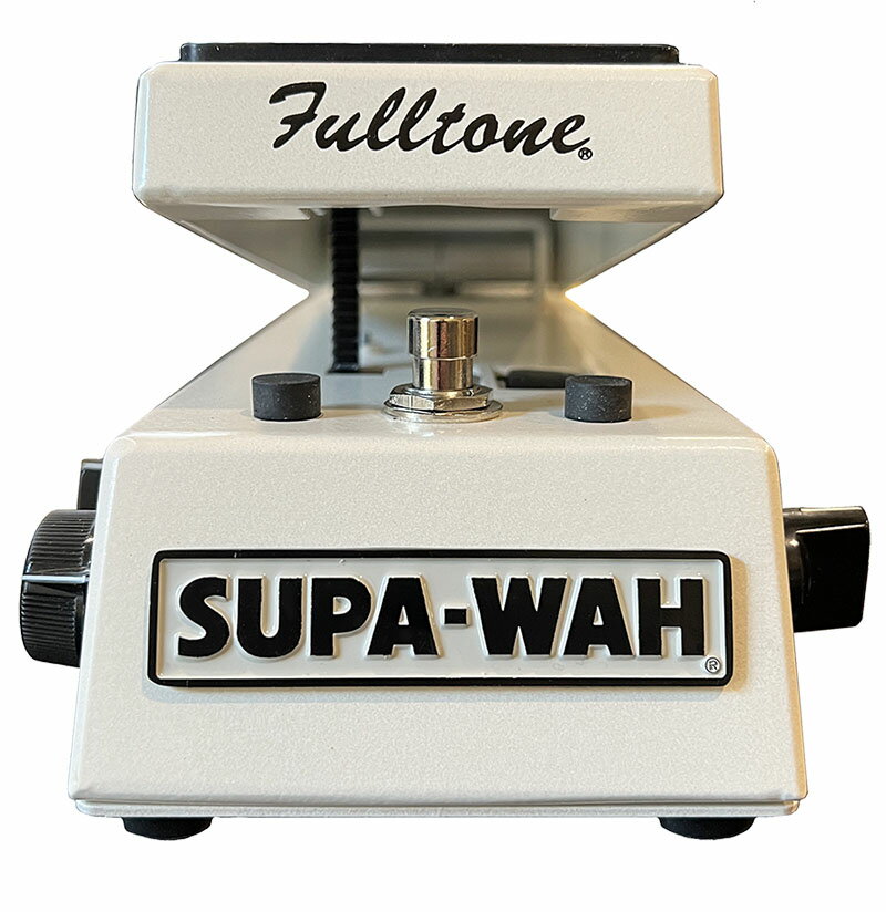FULLTONEのCLYDE WAHが長年の研究を経て、新たなステージへ Fulltone Custom-Shop SUPA-WAHは、 Fulltoneエフェクターの代表的存在でもあり、 近代のエフェクターブランドに多大な影響を与えたであろう Clyde-Wahの基本思想に、マイク・フラーが長年培ったアイディアを投入。 ワウペダルとして新たなる新境地へ到達しました。 ClydeWahには歴史的名機を再現するワウスウィープや 周波数特性を切り替えるモードセレクターを搭載しており既に高い評価を受けてきましたが、 今回定評のあるモードに新たにPHATとSUBの2モードを搭載しました。 深い歪みにあってもしっかりとしたワウ効果を発揮する他、 レンジの低いベースにも対応します。 希少性の高いマッチングバランスの取れたBC109トランジスタを使用、 ビンテージワウペダルと比較されたClydeWahを超越した新たなワウペダルとして登場します。 マイクフラーの長年の研究によるオリジナルインダクターや スウィープカーブを演出するカスタムPOT。 ワウ特有のノイズの影響を最小限に抑える工夫を施し、ワウペダルの最高傑作が登場しました。 お問い合わせフリーダイヤル:0120-37-9630　