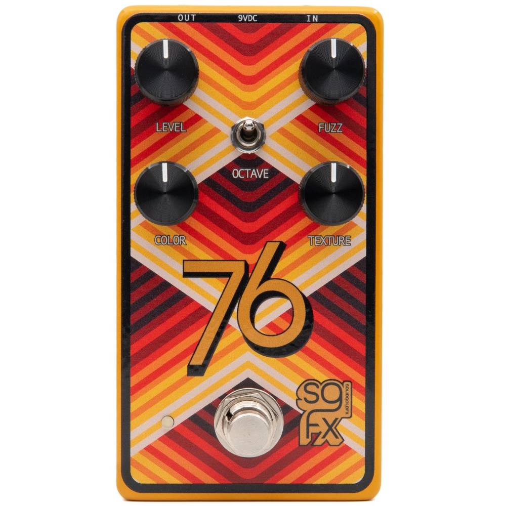 伝説的な Ibanez Standard Fuzz の回路を基にした、シリコン・オクターブ・ファズペダル “76 MKII” 。 ローパスフィルターを調節する「COLOR ノブ」とミドルスイープのフリーケンシーを調節する「TEXTURE ノブ」を組み合わせて、好みのトーンにシェイプアップ。 オクターブを ON（中央の「OCTAVE スイッチ」を下）にして「FUZZ ノブ」で歪みをプッシュすることで、大地を均す怪獣の咆哮ようにアグレッシブなサウンドを手に入れることができます。 SPECIFICATIONS 動作電圧： 9V – 18V DC ※電池使用不可 消費電流： 10 mA 電源端子： 外径 5.5 mm / センターピン 2.1 mm（センターマイナス） 寸法 / 重量： 66 mm（幅） × 121.1 mm（奥行） ×35.3 mm（高さ） / 280 g JANコード： 4571220046346 お問い合わせ：03-3259-0031 ※当商品は通信販売のみの取り扱いとなっています。店舗でのご確認、ご試奏は出来ませんので予めご了承下さい。　