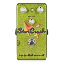 Catalinbread STARCRASH 70は、ロックンロールの象徴的なトーンが生まれた70年代をイメージしたStarCrash '70s Collectionペイントが施されています。 1966年にゲルマニウムトランジスタでデビューし、70年代までには回路を安定させるため、シリコントランジスタへと変わった伝説的なエフェクト、ファズフェイス。シリコントランジスタとなってからも電源回路を当時の“新しい”半導体にほとんど適応させていませんでした。 STARCRASH 70は“最初からこうしてほしかった”70年代のファズフェイスを求めて作られました。 まず、あのFuzzノブを取り去りました。ファズフェイスは全プレイヤーの95％がFuzzノブをフルアップで使用し、残りの5％がフルアップのままギターのVolumeノブでゲインを抑えていると言えるほど意味がないものだからです。次に、“バッテリーシミュレーター”としても知られる便利なbiasコントロールを追加しました。これにより2番目のトランジスタの電圧を調整し、たくましいトーンからハーモニー豊かな音色まで、テクスチャを調整できます。low-cutはノブを回すと40hz～500Hzの低域をカットします。 ●コントロール volume：音量を調整します。 low-cut：-30Hz(最小)～500Hz(最大）でローカットするフィルターを調整します。-3dB/octでカットするため、最大にすると250Hzで-3dB、125Hzで-6dBとなります。最小にすると15Hzで-3dBカットされますが、30Hzの時点で人の耳に聞こえないため、可聴域ではフィルターがかからなくなります。12時を超えたあたりで最も顕著となります。 bias：ファズのキャラクターをディストーション風からベルクロファズまで調整します。最小にするとサウンドは豊かで響くものとなり、12時付近でオリジナルファズフェイスのバイアスポイントとなり、上げるとジリジリとしたゲート感のあるベルクロファズに近づきます。 ●電源 STARCRASH 70はスタンダードなセンターマイナスDC9Vアダプターで駆動します。電池はお使いになれません。 お問い合わせ：03-3259-0031 ※当商品は通信販売のみの取り扱いとなっています。店舗でのご確認、ご試奏は出来ませんので予めご了承下さい。　