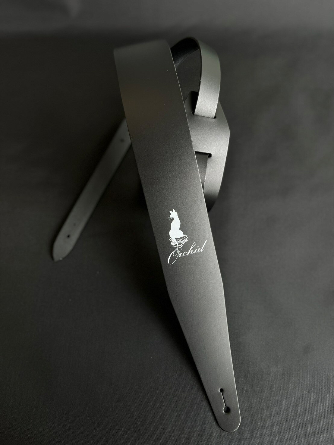 Live Line Orchid OKM-1 ブラック ギターストラップ[ライブライン][Guitar Strap][レザーストラップ,レザー][革製ストラップ][Black,黒][ギター/ベース用][猫,ネコ,CAT]
