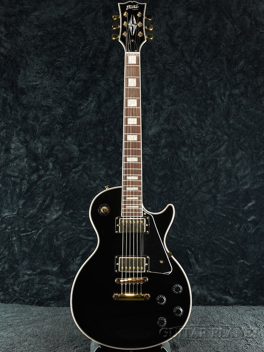 超ハイコストパフォーマンスモデル!! 初心者の方の入門ギターとしてはもちろん、セカンドギターとしてもGOOD!! セットネックで本格仕様のブリッツBLPシリーズ。 ワンランク上のクオリティを求めるエントリーユーザにお勧めです。 ぼっち・ざ・ろっく！ で大人気爆発中のカスタムですが G社のモデルは高くて…という方は是非こちらをお試しください!! Body Nato Neck Nato, Set-Neck Fingerboard Rosewood Frets 22F Scale 628 mm Pickups MH-1G Humbucking x 2 Controls 2 Volume, 2 Tone, 3-Way PU Selector SW Bridge GBD Bridge, GTP Tailpiece Hardware Gold Finish BK(Black) 付属品：純正ソフトケース、正規保証書 /_/_/_/♪出荷前調整ご要望承ります♪_/_/_/_/ ギタープラネットではご注文頂いた商品は 新品中古問わず検品・調整してから出荷致します。 弦高など細かなセッティング等、お好みに 合わせて調整も可能ですで、お気兼ねなく お申し付けくださいませ。 /_/_/_/_/_/_/_/_/_/_/_/_/_/_/_/_/_/_/_/_/_/_ お問い合わせフリーダイヤル：0120-37-9630　