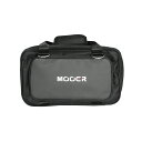 Mooer SC-200 Soft Carry Case for GE200は、 小型で多機能なマルチエフェクター、 Mooer GE200の持ち運びや保管に最適な専用ソフトケースです。 厚みのあるパッドで本体を保護し、 さらに外側のポケットにはケーブル等を入れて持ち運ぶことができます。 便利なショルダーストラップも付属しているので、 肩にかけて持ち運ぶこともできます。 ・サイズ 外寸（取っ手含まず）：37×22×11cm 内寸：36×21×5cm ポケット外寸：29×16×3cm ※GE200本体は付属しません。 ・Mooerのマルチエフェクター、GE200用のキャリーケース ・厚みのあるパッドを使用 ・マチのある大型ポケットを装備 お問い合わせフリーダイヤル:0120-37-9630　