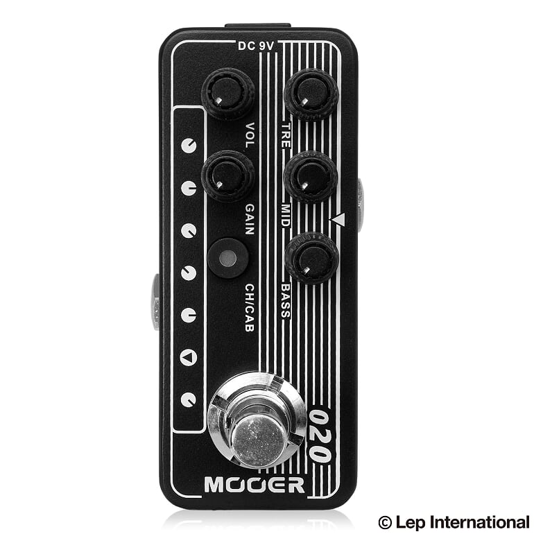 【クラスAハンドワイヤードアンプを再現】 Mooer Micro Preamp 020は、世界一のギターアンプと評価された EL84/36WのクラスAハンドワイヤードアンプサウンドをキャプチャしたプリアンプペダルです。 シルキーでディープかつ広大なトーンを作るブルーチャンネル、 豊かなハーモニクスや歌うようなトーンのレッドチャンネル。 最高のアンプと称されたトーンが小さなペダルで甦ります。 ●Micro Preamp Mooer Micro Preamp シリーズは、様々な真空管アンプのサウンドをミニサイズ筐体に収録した デジタルプリアンプペダルです。 小さな筐体には機能が満載。 3バンドEQを搭載し、2つのチャンネルを選択可能、 さらにキャビネットシミュレータも内蔵します。 フットスイッチはアクティブ/バイパスだけでなく チャンネル切替えスイッチとして使うこともできます。 ●完全独立したデュアルチャンネル Micro Preampシリーズは独立した2つのチャンネルを選択することができます。 操作を行うコントロールノブは共通していますが、 2つのチャンネル間でノブの操作が影響することはありません。 CH/CABボタンやフットスイッチでチャンネルを切替えると、 現在のノブの位置にかかわらず、前回の設定がそのままロードされます。 つまり、一度作った音は、チャンネルを切替えてノブを動かしても 影響することがありません。 チャンネルを切り替えるとLEDカラーが変わるため、 現在のチャンネルも一目でわかります。 お問い合わせフリーダイヤル:0120-37-9630　