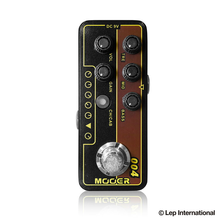 【Mooer Micro Preamp 004】 伝説のブリティッシュコンボアンプのサウンドを収録したミニサイズのプリアンプペダルです。 独特の風格を持つそのアンプは、ブリティッシュビートロックの時代から第一線で使用され、 現在のロックシーンでも活躍を続ける名アンプです。 暖かなクランチトーンからトップブーストの先まで、 Micro Preamp 004ならブリティッシュトーンを自在に操ることができます。 ●Micro Preamp Mooer Micro Preampシリーズは、 様々な真空管アンプのサウンドをミニサイズ筐体に収録したデジタルプリアンプペダルです。 “Inteligent Amplifier Modeling”テクノロジーにより、 本物のチューブアンプが持つサウンド、ダイナミクス、レスポンスをキャプチャしました。 小さな筐体には機能が満載。3バンドEQを搭載し、2つのチャンネルを選択可能、 さらにキャビネットシミュレータも内蔵します。 フットスイッチはアクティブ/バイパスだけでなく チャンネル切替えスイッチとして使うこともできます。 Micro Preampシリーズのペダルは、エフェクターとしてはもちろんのこと、 エフェクトリターンやパワーアンプインプットに接続し、 アンプのパワーアンプを直接駆動させることもできます。 さらにスピーカーシミュレータを使用してのラインレコーディングも可能。 PAやモニターに直接出力することもできます。 ●完全独立したデュアルチャンネル Micro Preampシリーズは独立した2つのチャンネルを選択することができます。 操作を行うコントロールノブは共通していますが、 2つのチャンネル間でノブの操作が影響することはありません。 CH/CABボタンやフットスイッチでチャンネルを切替えると、 現在のノブの位置にかかわらず、前回の設定がそのままロードされます。 つまり、一度作った音は、チャンネルを切替えて ノブを動かしても影響することがありません。 チャンネルを切り替えるとLEDカラーが変わるため、 現在のチャンネルも一目でわかります。 ●キャビネットシミュレータ Micro Preampシリーズにはスピーカーから出た音をシミュレートする スピーカーシミュレータを内蔵し、 PAやモニター、オーディオインターフェイスなどに直接接続することもできます。 スピーカーシミュレータのON/OFFはCH/CABボタンを長押しする切り替わります。 キャビネットシミュレータがONになっている間、LEDはゆっくりと点滅します。 ●コントロール ・VOL：音量を調整します。 ・GAIN：歪みの強さを調整します。 ・TRE：高域の出方を調整します。 ・MID：中域の出方を調整します。 ・BASS：低域の出方を調整します。 ・CH/CAB：プッシュすることでチャンネルを切替えます。 また、2秒間の長押しでキャビネットシミュレータのON/OFFを切替えます。 ・フットスイッチ：2つの動作モードを備えています。 動作モードを切り替えるにはフットスイッチを2秒間長押しします。 アクティブ/バイパス：フットスイッチを押すことで プリアンプのアクティブとバイパスを切替えます。 通常のエフェクターのように使うことができます。 チャンネル切替え：フットスイッチを押すことで2つのチャンネルを切替えます。 常時ONのプリアンプとして使う際に有効です。 ●接続 ・DCIN：センターマイナスDC9Vアダプターを接続します。消費電流は220mAです。 ・INPUT：楽器側のケーブルを接続します。 プリアンプとして使う場合、前段に歪みエフェクターなどを接続することも効果的です。 ・OUTPUT：アンプやPA側のケーブルを接続します。 アンプのインプットやエフェクトリターン、PAなどに接続します。 空間系エフェクトなどは後段に接続すると効果的です。 ●スペック インプット：1/4インチモノラルオーディオジャック（インピーダンス：1MΩ） アウトプット：1/4インチモノラルオーディオジャック（インピーダンス：100Ω） 電源：レギュレートされたセンターマイナスDC9Vアダプター（電池はご使用になれません） 消費電流：220mA サイズ：93.5mm(D)×42mm(W)×52mm(H) 重量：160g 種類：アンプシミュレーター（ギター用） アダプター：9Vセンターマイナス 電池駆動：- コントロール：VOL、GAIN、TRE、MID、BASS、CH/CABスイッチ 付属品：正規保証書 お問い合わせフリーダイヤル:0120-37-9630　