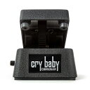 CBM535AR CRY BABY コンパクトなペダルボード構築に便利な クライベイビーミニ・シリーズに、 オートリターン機構を備えたギター用新製品が加わりました。 既存の「CBM535Q」同様の4つのコントロールで お好みのサウンドにチューニング可能。 「レンジセレクター」ではウォームなビンテージサウンドから アグレッシブなモダンサウンドまで4つのスイープレンジから選択、 「Qコントロール」では高域の倍音が強調されたせまい バンドパスから低域の倍音が強調された広いバンドパスまで ワウサウンドを変化、「ボリュームノブ」では ブーストオン時のブースト量を調整、 「ブーストスイッチ」でブーストのオン・オフを切り替えます (オン時はLEDが点灯します)。 スタンダードなクライベイビーの約半分の筐体サイズながら、 インダクタは赤Faselを採用するなど本格仕様。 ペダルを踏み込むと自動的にエフェクトがオンになり、 ペダルから足を離すと板バネによりペダルが&#12441;持ち上がり エフェクトが自動的にオフになるので、 スイッチングの手間が省け、 より直感的にワウプレイを楽しめます。 電源9V：006P/9V電池 及び 9V DC/ACアダプター 寸法：W80 × D132 × H63 mm 重量：約450g お問い合わせフリーダイヤル:0120-37-9630　