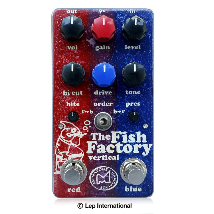 Menatone / Fish Factory メナトーン / フィッシュファクトリー Fish Factoryは、究極のコンパクトオーバードライブペダルです。 4ノブのRed SnapperとBlue Collarの2つのオーバードライブを組み合わせ、 それぞれ独立して個別、または同時に使用することで、 様々なサウンドをカバーします。 さらにOrderスイッチにより、Red Snapperと Blue Collarの接続順を切り替えることもできます。 ほぼクリーンなブーストからオーバードライブ、さらに極厚のトーンまで、 オーバードライブの全てが詰まっています。 ●Red Snapper 4knob 数々の伝説を作り上げたオーバードライブペダルであり、 Menatoneにとって初めてのペダル“Red Snapper”。 この回路はMenatoneの始まりでした。1996年、“Red”と名付けられた そのペダルは話題を呼び、1998年のNAMM SHOWでは“Red Snapper”として 世界的なデビューを飾ったのです。 ドライブ段の後段に設置されたHi Cutコントロールにより、 Biteコントロールを最大限に活用して音色を作ることができます。 ●Blue Collar Blue Collarオーバードライブは、 Menaoneにとって2番目に制作したペダルデザインです。 Red Snapperにより高いゲインとコンプレッションを求める リクエストから1997年に開発されたのがBlue Collarでした。 特にシングルコイルとの相性がよく、 ミッドレンジが太いトーンを生み出します。 1台でクリーントーンから倍音とサステインが豊かで美しく なめらかなフルゲインまで、広いゲインレンジをカバーします。 スムースなトーンですが、そこに複雑な響きが残ります。 ●コントロール ・Red Snapper Gain：歪みの強さを調整します。 Vol：Red Snapperセクションの音量を調整します。 Bite：プレゼンスのブーストを行います。 Hi Cut：トレブルをカットして音色を調整します。 ・Blue Collar Drive：歪みの強さを調整します。 Level：Blue Collarの音量を調整します。 Tone：ミッドレンジのブースト/カットを行います。 Pres：Blue Collarの歪みとプレゼンスの調整を行います。 Order：Red SnapperとBlue Collarの接続順を切り替えます。 ●電源 スタンダードなセンターマイナスDC9Vアダプターで駆動します。 電池はご使用いただけません。 種類：オーバードライブ アダプター：9Vセンターマイナス 電池駆動：- コントロール：Vol、Gain、Level、Hi Cut、Drive、Tone、Bite、Pres、Order ※入荷時期によりデザインが異なる場合がございます。 お問い合わせフリーダイヤル:0120-37-9630　