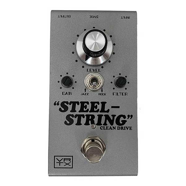 STEEL STRING CLEAN DRIVE MKIIは、Dumbleの 「Steel String Singer #001」の音色と フィーリングをコンパクトペダルで再現します。 MKIIにグレートアップされ初代モデルより33％小さいボディーサイズを採用。 シェーピングによるローカットフィルター、 今回より「JAZZ/ROCK」 スイッチが新設されました。 クリスタルクリーンとオーバードライブの境界線とも 言える絶妙な領域を堪能頂けるペダルです。 THE FEATURES INCLUDE: - Designed alongside the “Real Deal” Dumble Steel String Singer (SN 001) - Authentic D-style tone, touch-sensitivity, and warmth - True Bypass - Handcrafted in California - 9VDC center-negative power operation (adapter not included) お問い合わせフリーダイヤル:0120-37-9630　