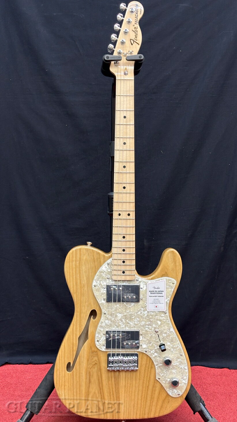 2023年製 Traditional 70s Telecaster Thinline!! 美しい杢目がしっかりと出たアッシュを採用した生粋のシンライン！！おすすめです。 フェンダーの伝統的な楽器製作の美学と日本の洗練されたクラフトマンシップを融合することで導き出されたMade in Japan Traditionalシリーズ。フェンダーの正統なDNAが、確かなMade in Japanクオリティで蘇ります。 塗装はグロスフィニッシュのアッシュボディを採用。 21本のヴィンテージスタイルフレットを装備した9.5インチラジアスの”U”シェイプメイプルネックがTraditionalシリ ーズならではのクラシカルな演奏性を提供します。 昨今の流行りであるCシェイプとは違い、やや厚みがあり握りごたえのあるシェイプですが太すぎるわけではなく、むしろ安心感がある人気シェイプです。 6サドル式String-Through-Bodyハードテイルブリッジ、そしてTraditionalシリーズのために選定されたオリジナルピックアップはリアルで音楽的なヴィンテージトーンを奏でます。 細めに設計されたナット幅は日本のプレイヤーにも弾きやすい仕様となっています。 堅実なギタークラフトマンシップと、プレイヤーのニーズに柔軟に対応する答えが、本シリーズに反映されています。 スペック ボディ: Ash ボディフィニッシュ: Gloss Polyester ボディシェイプ: Telecaster ネック: Maple ネックフィニッシュ: Gloss Urethane ネックシェイプ: "U" Shape スケール: 25.5" (648 mm) フィンガーボード: Maple フィンガーボードラジアス: 9.5" (241 mm) フレット数: 21 フレットサイズ: Vintage ナット: Bone ナット幅: 1.615" (41.02 mm) ポジションインレイ: Black Dot ブリッジピックアップ: Fender Wide Range Humbucking ネックピックアップ: Fender Wide Range Humbucking コントロール: Master Volume, Master Tone ピックアップスイッチ: 3-Position Blade: Position 1. Bridge Pickup, Position 2. Bridge and Neck Pickups, Position 3. Neck Pickup ピックアップコンフィギュレーション: HH ブリッジ: 6-Saddle Strings-Through-Body Hardtail ハードウェアフィニッシュ: Nickel/Chrome チューニングマシーン: Fender Vintage "F" Stamped ピックガード: 3-Ply Aged White Pearl コントロールノブ: Knurled Flat-Top ストリング: .009-.042 Gauges 付属品：純正ギグバッグ、正規保証書 /_/_/_/♪出荷前調整ご要望承ります♪_/_/_/_/ ギタープラネットではご注文頂いた商品は 新品中古問わず検品・調整してから出荷致します。 弦高など細かなセッティング等、お好みに 合わせて調整も可能ですで、お気兼ねなく お申し付けくださいませ。 /_/_/_/_/_/_/_/_/_/_/_/_/_/_/_/_/_/_/_/_/_/ お問い合わせフリーダイヤル:0120-37-9630　