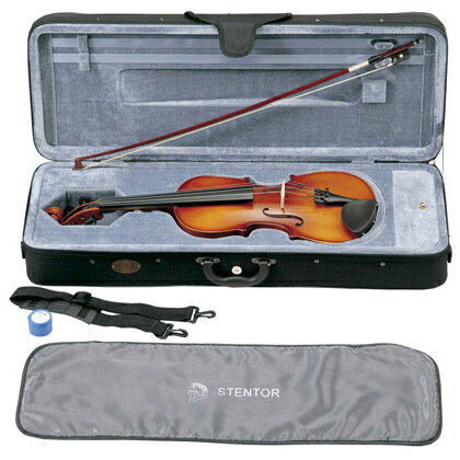 本国イギリスにおいては、絶大な信頼を得ているSTENTOR MUSIC。 豊かな音色に心安らぎます STENTOR は 1895 年に発祥の起源を持ち、1960 年代の初期にイギリスに設立された 伝統のある会社です。 現在は低価格のモデルを品質を管理された中国の自社工場にて商品を生産しており、 世界で 30 か国以上の国に供給しています。同社は多くの子供たちが楽器を演奏する 機会を持つべきだと考えています。教育者、教師と共に長年に渡り研究を重ね、 手に取りやすい価格帯で、教育にも使える楽器を製造する事を可能にしました。 現在では教師に推奨されるまでに至っております。 美しいツヤを出した塗装と妥協を許さない材料の使用によって、 上品さを醸し出しています。 トップ：ソリッドスプルース バック＆サイド：ソリッドメイプル ネック：ソリッドメイプル フィンガーボード：エボニー ペグ：エボニー チンレスト：エボニー スケール：360mm ボディ全長：395mm 付属品：ハードケース、弓、松脂、正規保証書 お問い合わせフリーダイヤル:0120-37-9630　