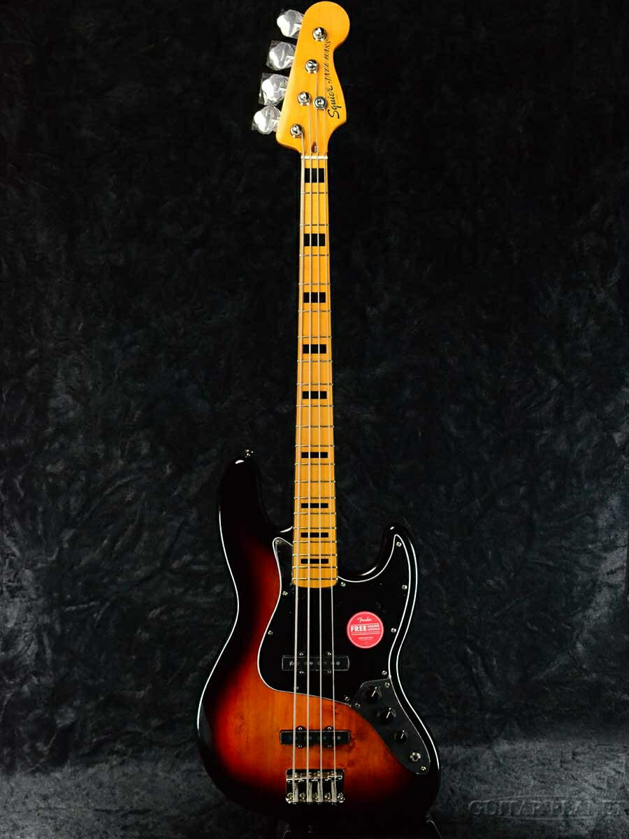 Classic Vibe ‘70s Jazz Bassは、70年代Jazz Bass®の仕様に準じたモデルです。 優れたプレイアビリティを誇り、二重設計のアルニコシングルコイルピックアップによって、 用途が広く、ダイナミックなトーンを備えています。 演奏しやすい滑らかな9.5インチラジアスの指板と、スリムなフレット、 プロファイルされた快適なC型のネック形状を採用。 スロットバレルサドル付きのヴィンテージスタイルブリッジを搭載しています。 このクラシックなSquierモデルは、70年代のヘッドストックデカール、ニッケルメッキのハードウェア、 伝統的で滑らかな、ヴィンテージ色の光沢のあるネック仕上げを採用しています。 Series : Classic Vibe Body Material : Poplar (500, 506), Soft Maple (521) Body Finish : Gloss Polyurethane Neck : Maple, “C” Shape Neck Finish : Tinted Gloss Urethane Fingerboard : Maple, 9.5” (241 mm) Frets : 20, Narrow Tall Position Inlays : Black Block (Maple) Nut (Material/Width) : Bone, 1.5” (38.1 mm) Tuning Machines : Vintage-Style Scale Length : 34” (864 mm) Bridge : 4-Saddle Vintage-Style Pickguard : 3-Ply Black Pickups : Fender® Designed Alnico Single-Coil (Bridge), (Middle), Fender® Designed Alnico Single-Coil (Neck) Pickup Switching : None Controls : Volume 1. (Middle Pickup), Volume 2. (Bridge Pickup), Master Tone Control Knobs : Black Plastic Hardware Finish : Nickel Strings : NPS, .045-.105 Gauges Case/Gig Bag : None 付属品:純正ソフトケース、正規保証書 お問い合わせフリーダイヤル:0120-37-9630　