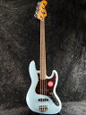 誕生から10周年を迎えて登場したClassic Vibe ‘60s Jazz Bass。 優れたプレイアビリティに、二重設計のアルニコシングルコイルピックアップを搭載。 用途が広く、ダイナミックなトーンを備えています。 滑らかで快適な9.5インチラジアスの指板とタイトなフレットを備え、 プロファイルされたネック形状は、スリムで快適なC型タイプを採用。 ブリッジは、スレッドサドル付きのヴィンテージスタイルです。 このクラシックなSquierモデルは、60年代のヘッドストックデカール、 ニッケルメッキのハードウェア、伝統的で滑らかな、 ヴィンテージ色の光沢あるネック仕上げが特徴のオーセンティックなモデルです。 Series : Classic Vibe Body Material : Poplar Body Finish : Gloss Polyurethane Neck : Maple, “C” Shape Neck Finish : Tinted Gloss Urethane Fingerboard : Indian Laurel, 9.5” (241 mm) Frets : 20, Narrow Tall Position Inlays : Pearloid Dots (Indian Laurel) Nut (Material/Width) : Bone, 1.5” (38.1 mm) Tuning Machines : Vintage-Style Scale Length : 34” (864 mm) Bridge : 4-Saddle Vintage Style with Threaded Steel Saddles Pickguard : 4-Ply Tortoiseshell Pickups : Fender Designed Alnico Single-Coil (Bridge), (Middle), Fender Designed Alnico Single-Coil (Neck) Pickup Switching : None Controls : Volume 1. (Neck Pickup), Volume 2. (Bridge Pickup), Master Tone Control Knobs : Black Plastic Hardware Finish : Nickel Strings : NPS, .045-.105 Gauges Case/Gig Bag : None 付属品:純正ソフトケース、正規保証書 お問い合わせフリーダイヤル:0120-37-9630　