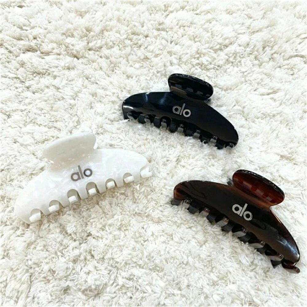 Rakuten - 【 SALE10%OFF】【alo】 90'S CLAW CLIP ヘアクリップ 髪留め アロー ブラック ホワイト ブラウン ロゴ ヨガ ヨガブランド 海外輸入 海外品 アクセサリー ヘアアクセ プレゼント ギフト【送料無料】 ko