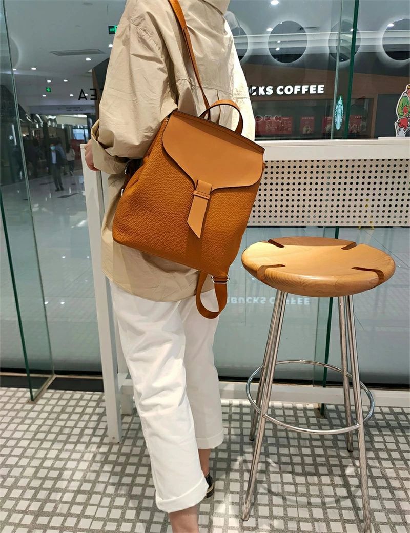 本革 リュック レディース 牛革 バッグ レザー コンパクトリュック 大人 小さめ おしゃれ バック 通勤 革 軽い 柔らかい かばん ビジネスリュック 大容量 女性 リュックサック 通学 軽量 軽い 30代 40代 50代 誕生日 プレゼント ギフト 母の日