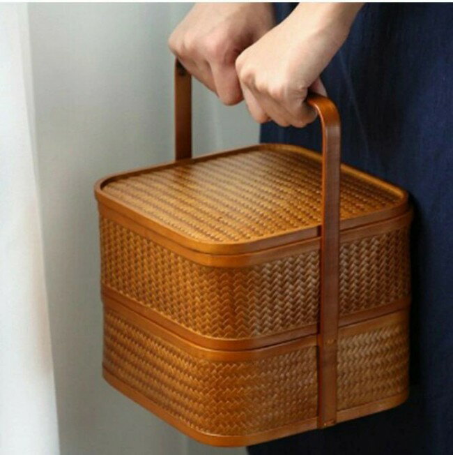 自然素材にこだわったかご 竹 かご ハンドル付き 二段 重箱 四角 漆塗り 手作り 行楽弁当箱 おせち 竹籠 バスケット手提げ アウトドア 竹かご ピクニックランチボックス お正月 迎春 花見 竹細工 和風収納 小物収納 茶道具 インテリア