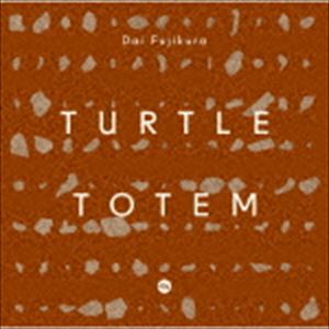 フジクラダイ フジクラダイ タートル トーテム詳しい納期他、ご注文時はお支払・送料・返品のページをご確認ください発売日2020/9/2藤倉大 / 藤倉大：タートル・トーテム（ハイブリッドCD）フジクラダイ タートル トーテム ジャンル クラシックその他 関連キーワード 藤倉大アンサンブル・スリージョエル・ブレナン（tp）ドン・インメル（tb）ケン・マーレイ（el-g）福川伸陽アンサンブル・ノマド東野珠実（笙）『マナヤチャナ』（2014）、『世界にあてた私の手紙』（2016）、『チャンス・モンスーン』（2017）、『ダイヤモンド・ダスト』（2018）『ざわざわ』（2019／2019年度レコード・アカデミー賞現代曲部門賞受賞作品）に続くロンドン在住の作曲家藤倉大の作品を集めた最新アルバム。今作も、和楽器、金管楽器、弦楽器、オーケストラなど、さまざまな楽器のために書かれたヴァラエティ豊かな藤倉大ワールドを堪能できる作品集となっている。前作『ざわざわ』は「声」が中心となった作品集だったが、本作はインストゥルメンタルのための音楽が中心。伝統的な楽器に、エレクトリック・ギターやエレクトロニクスが絶妙に絡み合うのもきわめて現代的。これまでの諸作同様、藤倉自身が編集・ミックス、マスタリングまで手掛け、作曲者の理想とする響きが追及されている。　（C）RSハイブリッドCD収録曲目11.THREE〜トランペット、トロンボーンとエレクトリック・ギターのための(11:47)2.ホルン協奏曲第2番 （アンサンブル・ヴァージョン）(18:50)3.Obi（帯）〜笙とエレクトロニクスのための(16:59)4.スカーレット・アイビス〜コントラバス・ソロのための(4:13)5.タートル・トーテム〜クラリネット・ソロのための(5:18)6.Umi（海）〜オーケストラのための(20:32) 種別 CD JAN 4547366448054 収録時間 77分41秒 組枚数 1 製作年 2020 販売元 ソニー・ミュージックソリューションズ登録日2020/02/21