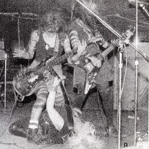 L7詳しい納期他、ご注文時はお支払・送料・返品のページをご確認くださいL7 / L7L7 / L7 ジャンル 洋楽ロック 関連キーワード L7L7グランジ・ムーヴメント真っ只中の80年代後半、ロック・シーンに勢いよく飛び込んできた、ガールズ・バンドの草分け的存在、L7。その彼女たちの原点とも呼べるデビュー・アルバム『L7』が発売30周年を迎える今年、アナログ・レコードで復活!※こちらの商品は【アナログレコード】のため、対応する機器以外での再生はできません。収録内容［Side A］1. Bite The Wax Tadpole2. Cat O’ Nine Tails3. Metal Stampede4. Let’s Rock5. Uncle Bob ［Side B］1. Snake Handler2. Runnin’ From The Law3. Cool Out4. It’s Not You5. I Drink6. Ms. 45 種別 LP 【輸入盤】 JAN 8714092640113登録日2018/09/27