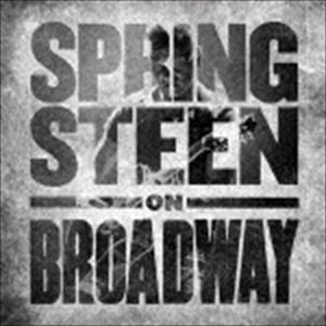 SPRINGSTEEN ON BROADWAY詳しい納期他、ご注文時はお支払・送料・返品のページをご確認ください発売日2018/12/14関連キーワード：The Bossブルース・スプリングスティーン / スプリングスティーン・オン・ブロードウェイ（完全生産限定盤）SPRINGSTEEN ON BROADWAY ジャンル 洋楽ロック 関連キーワード ブルース・スプリングスティーン第72回トニー賞において『特別賞』を受賞した、NYブロードウェイで長期上演中の“Springsteen　On　Broadway”が最終公演日である12月15日にNetflixで全世界配信されることが決定。それにともない前日12月14日に音源を収録したライヴ盤が全世界発売されることになった。コンサートでもブロードウェイ・ショウでもひとり芝居でもない、それらを統合したボスにしかできない特別なパフォーマンス。同じ部屋にいる彼が思い出話を分かち合うような親密な雰囲気を保ちながら、笑いあり、涙あり。歌と演奏はアコースティック・ギターまたはピアノの弾き語りだが、そのダイナミックさは圧倒的。魔法にかけられたような、心揺さぶられる感動的体験の全貌が遂に明らかとなる。　（C）RS完全生産限定盤／紙ジャケット／クリアスリーヴ／オリジナル発売日：2018年12月14日封入特典解説対訳付／ブックレット収録曲目11.成長するってこと （イントロダクション）(2:05)2.成長するってこと(11:59)3.マイ・ホームタウン （イントロダクション）(7:21)4.マイ・ホームタウン(3:59)5.僕の父の家 （イントロダクション）(4:28)6.僕の父の家(6:22)7.ザ・ウィッシュ （イントロダクション）(6:09)8.ザ・ウィッシュ(4:24)9.涙のサンダー・ロード （イントロダクション）(3:19)10.涙のサンダー・ロード(5:28)11.プロミスト・ランド （イントロダクション）(11:34)12.プロミスト・ランド(4:01)21.ボーン・イン・ザ・U.S.A. （イントロダクション）(8:09)2.ボーン・イン・ザ・U.S.A.(4:44)3.凍てついた十番街 （イントロダクション）(1:10)4.凍てついた十番街(7:56)5.タファー・ザン・ザ・レスト （イントロダクション）(1:25)6.タファーザンザレスト(4:29)7.ブリリアント・ディスガイズ （イントロダクション）(1:43)8.ブリリアント・ディスガイズ(4:47)9.ロング・タイム・カミン （イントロダクション）(3:08)10.ロング・タイム・カミン(3:54)11.ザ・ゴースト・オブ・トム・ジョード （イントロダクション）(3:27)12.ザ・ゴースト・オブ・トム・ジョード(4:36)13.ザ・ライジング(4:33)14.ダンシン・イン・ザ・ダーク （イントロダクション）(2:47)15.ダンシン・イン・ザ・ダーク(4:10)16.ランド・オブ・ホープ・アンド・ドリームズ(3:57)17.明日なき暴走 （イントロダクション）(7:35)18.明日なき暴走(5:10)関連商品ブルース・スプリングスティーン CD 種別 CD JAN 4547366383188 収録時間 149分02秒 組枚数 2 製作年 2018 販売元 ソニー・ミュージックソリューションズ登録日2018/11/06