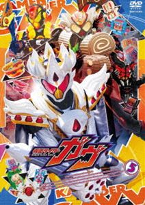 カメンライダーガヴ詳しい納期他、ご注文時はお支払・送料・返品のページをご確認ください発売日2025/5/14関連キーワード：チネンヒデカズ 仮面ライダーガブ ガブ仮面ライダーガヴ VOL.5カメンライダーガヴ ジャンル アニメ仮面ライダーシリーズ 監督 杉原輝昭柴崎貴行諸田敏 出演 知念英和日野友輔宮部のぞみ塚本高史千歳まち忍び寄る異世界のモンスター、グラニュートの脅威—。人間たちは知らない。奴らが密かに人間界にやって来ていることを。奴らが人間を襲い、攫っていることを。人間を守るため、一人の青年ショウマが立ち上がる!食べることが大好きなショウマはお菓子を食べることで眷属となる存在「ゴチゾウ」を生み出し、仮面ライダーへと変身する力を手に入れる。グラニュートから人々の幸せを守るために戦うシュウマの物語が今始まる!関連商品仮面ライダーガヴ関連商品令和仮面ライダーシリーズ 種別 DVD JAN 4988101230327 収録時間 94分 カラー カラー 組枚数 1 製作年 2024 製作国 日本 音声 日本語（ステレオ） 販売元 東映登録日2025/03/05