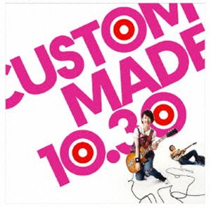 詳しい納期他、ご注文時はお支払・送料・返品のページをご確認ください発売日2006/3/24カスタムメイド10.30 カエラOTプレミアムエディション ジャンル 邦画音楽映画 監督 出演 木村カエラ奥田民生西門えりか柳沢慎吾加瀬亮広島に在住する18歳の女子高校生が繰り広げる青春ドラマと、2004年10月30日に開催された奥田民生のコンサートを、フィクション・ドキュメント交えて描いた新感覚の音楽ムービー。｢茶の味｣で音楽監督を担当したANIKIがメガフォンを取り、音楽の新しい可能性と楽しさを満載させた、抜群のエンターテインメント作品に仕上げている。ミュージシャン・モデル・タレントとして大活躍する木村カエラが主演を務め、その弾ける爽快な演技で観る者を魅了する。そして、今やベテランの域に達した人気ロッカー・奥田民生の伝説のコンサート｢ひとり股旅スペシャル＠広島市民球場｣の奇跡的なパフォーマンスが最高の演出を見せている。本商品は、貴重なメイキング映像を収録した特典ディスクが付属する初回限定生産のプレミアムエディション。両親の離婚で、離ればなれに暮らしていた姉妹マナモ(木村カエラ)とみなも(西門えりか)。10年ぶりに一緒に暮らすことになるも、事あるごとに大ゲンカであった。ある日マナモは、自称”天使”の2人組(加瀬亮＆小倉一郎)に出会う。この2人は奥田民生の10.30ひとり股旅＠広島市民球場LIVEにマナモを行かせたがっていた。同じ日にバイト先のキャバクラのイベントで、バンドの演奏をやることになったマナモは、突然昔父親が歌っていた”父のメロディー”を唄いだす。ライブは混乱するが、そんなとき、みなもが父のギターを携え、マナモを助ける。家族がバラバラで一人ぼっちだったマナモがはじめてみなもとつながったのだ。いろんな気持ちが混じって、外に飛び出す2人、そこへ”天使”の2人組が登場し、2人を広島市民球場、奥田民生のライブへ連れてゆくのだった・・・。封入特典特典ディスク／木村カエラ・奥田民生サイン入りオリジナルTシャツ／オリジナルキャラクター缶バッジ／大判オリジナルポストカード特典映像奥田民生「トリッパー」PV／スペシャルエンディング映像／カエラ5次元カスタムズPV／予告・特報／広島記者会見＆舞台挨拶特典ディスク内容リハーサルなども含むキャストを中心としたメイキング映像／10.30伝説のLIVE本番と映画の撮影がシンクロする稀有な瞬間を捉えた貴重な撮影メイキング 種別 DVD JAN 4947864908331 収録時間 121分 画面サイズ ビスタ カラー カラー 組枚数 2 製作年 2005 製作国 日本 音声 日本語（5.1ch）日本語（ステレオ） 販売元 TCエンタテインメント登録日2005/12/29