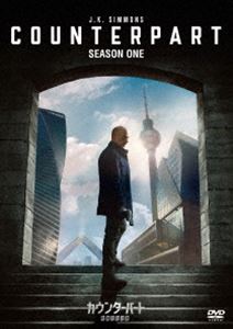 詳しい納期他、ご注文時はお支払・送料・返品のページをご確認ください発売日2019/8/7カウンターパート／暗躍する分身 シーズン1 DVDコンプリートBOX【初回生産限定】 ジャンル 海外TVSF 監督 出演 J・K・シモンズオリヴィア・ウィリアムズハリー・ロイドナザニン・ボニアディサラ・セラヨッコベルリンにある国連諜報機関の情報伝達部で30年働くハワード・シルクは、優しく穏やかで平凡な男だ。ある日、戦略部のクエイルに呼ばれると、目の前に自分そっくりの男が現れた。このとき、ハワードは現世界とは別の≪並行世界≫が存在していることを知る。もう一人の別ハワードによると、向こう側の殺し屋ボールドウィンが命を狙うのはなんと妻エミリーだった…! 種別 DVD JAN 4547462121431 収録時間 540分 画面サイズ ビスタ カラー カラー 組枚数 3 製作年 2019 製作国 アメリカ 字幕 日本語 音声 英語DD（5.1ch）日本語DD（5.1ch） 販売元 ソニー・ピクチャーズ エンタテインメント登録日2019/05/20