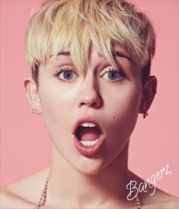 BANGERZ TOUR詳しい納期他、ご注文時はお支払・送料・返品のページをご確認ください発売日2015/3/24MILEY CYRUS / BANGERZ TOURマイリー・サイラス / バンガーズ・ツアー ジャンル 音楽洋楽ポップス 監督 出演 マイリー・サイラスMILEY CYRUS話題騒然!マイリー・サイラスのワールド・ツアー“バンガーズ・ツアー”の模様をパッケージ!世界が注目するポップ・アイコン、マイリー・サイラスがアルバム『Bangerz』（2013年）をひっさげて2014年2月から敢行されたワールド・ツアー“バンガーズ・ツアー”。マイリーのパフォーマンスはもちろん、衣裳、美術をはじめステージの全てが物議を呼ぶほどに過激さ、セクシーさ、キュートさ、楽しさ満載で、一躍世界の話題をさらった巨大ワールド・ツアーとなった。今作はツアー中のバルセロナ、リスボン公演の模様を収録。またバックステージ映像ほか、マイリ—の素顔が楽しめるコンテンツも収録。日本には未上陸のこのツアー。ファン必見のコンサート・ビデオだ。 種別 BLU-RAY 【輸入盤】 JAN 0888750433596登録日2015/02/20