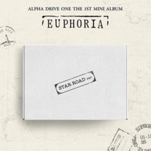 1ST MINI ALBUM ： EUPHORIA （STAR ROAD VER.）詳しい納期他、ご注文時はお支払・送料・返品のページをご確認ください発売日2026/1/13ALPHA DRIVE ONE / 1ST MINI ALBUM ： EUPHORIA （STAR ROAD VER.）アルファ・ドライヴ・ワン / 1STミニ・アルバム：ユーフォリア（スター・ロード・ヴァージョン） ジャンル 洋楽アジアンポップス 関連キーワード アルファ・ドライヴ・ワンALPHA DRIVE ONE『BOYS II PLANET』から誕生したグローバル・ボーイズグループ、ALPHA DRIVE ONE（アルファドライブワン）のデビューアルバムが発売決定!!※248x177x30mm。※MINI CD。※MINI CDはプレイヤーの対応規格によって再生できない可能性がございますことを予めご了承ください。収録内容1. FORMULA2. FREAK ALARM3. Raw Flame4. Chains5. Never Been 2 Heaven6. Cinnamon Shake 種別 MINI CD 【輸入盤】 JAN 8809704434607登録日2025/12/09