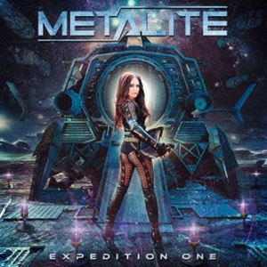 メタライト エクスペディション ワン詳しい納期他、ご注文時はお支払・送料・返品のページをご確認ください発売日2024/1/17メタライト / エクスペディション・ワンエクスペディション ワン ジャンル 洋楽ハードロック/ヘヴィメタル 関連キーワード メタライトデビュー作からシンセサイザーを前面に押し出しつつ、エッジのあるギターとメロディアスでキャッチーなコーラスを武器にした作風で、日本のメロディック・メタル・ファンからも好評を博している、スウェーデン産バンドMETALITEの前作から3年振りとなる通算4作目のスタジオ・アルバムが完成。　（C）RSボーナストラック収録／オリジナル発売日：2024年1月17日封入特典解説歌詞対訳付収録曲目11.エクスペディション・ワン(4:01)2.オーロラ(4:12)3.コントロールアルトデリート(4:54)4.サイバードーム(4:45)5.ブレイジング・スカイズ(4:25)6.アウター・ワールズ(4:19)7.ニュー・ジェネレーション(3:57)8.イン・マイ・ドリームス(4:04)9.ディサイプルズ・オヴ・ザ・スターズ(4:31)10.フリー(3:39)11.レジェンダリー(5:00)12.パラダイス(4:49)13.サンクタム・オヴ・ライト(3:38)14.ユートピア(3:43)15.テイク・マイ・ハンド （ボーナス・トラック）(3:08)16.ハリケーン （ボーナス・トラック）(4:11) 種別 CD JAN 4527516022730 収録時間 67分23秒 組枚数 1 製作年 2023 販売元 ビクターエンタテインメント登録日2023/10/25