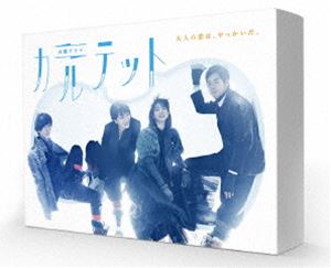 詳しい納期他、ご注文時はお支払・送料・返品のページをご確認ください発売日2017/7/7カルテット Blu-ray BOX ジャンル 国内TVサスペンス 監督 出演 松たか子満島ひかり高橋一生松田龍平宮藤官九郎もたいまさこ2017年1月から3月まで放送されていたテレビドラマ「カルテット」。女性2人と男性2人の夢が叶わなかった4人が贈る、ほろ苦くて甘いビターチョコレートのような大人のラブストーリー×ヒューマンサスペンスドラマである。この4人を演じるのは松たか子、満島ひかり、高橋一生、松田龍平といった30代を代表する実力は俳優陣が迎えられており、迫真の演技力をみせている。本作は、本編全10話が収録されたBlu-ray-BOX。映像特典にはプレミアム制作発表や宣伝SPOT集など他にも充実した内容が収録された豪華特典ディスクも封入されている。封入特典特典ディスク【Blu-ray】特典映像オーディオコメンタリー（第1話）特典ディスク内容「おとなの掟」MVスペシャルVer.「カルテット」座談会完全版／プレミアム制作発表／ハプニングNG集／名場面＆オールアップ集／すずめちゃん撮影：スティックドミノ倒し映像／ナビ番組／吉岡里帆 芸能人も流行の動画をやってみたシリーズ／吉岡里帆スペシャルトーク／藤原季節 先輩たちと仲良くなりたい!“Mummy-D” ほか関連商品満島ひかり出演作品松田龍平出演作品高橋一生出演作品松たか子出演作品TBS火曜ドラマ坂元裕二脚本作品2017年日本のテレビドラマ 種別 Blu-ray JAN 4562474186735 収録時間 463分 カラー カラー 組枚数 4 製作年 2017 製作国 日本 音声 リニアPCM（ステレオ） 販売元 TCエンタテインメント登録日2017/03/14