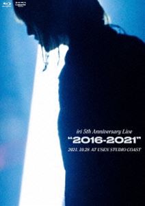 イリ イリフィフスアニバーサリーライブ2016カラ2021詳しい納期他、ご注文時はお支払・送料・返品のページをご確認ください発売日2022/2/23関連キーワード：ブルーレイiri 5th Anniversary Live”2016-2021”イリフィフスアニバーサリーライブ2016カラ2021 ジャンル 音楽Jポップ 監督 出演 iri2021年10月28日に、東京・新木場USEN STUDIO COASTにて行われたライブの模様を収録。収録内容ナイトグルーヴ／半疑じゃない／Watashi／Corner／Shade／make me bright／SUMMER END／Wonderland／24-25／Sparkle／言えない／はじまりの日／会いたいわ／東へ西へ／渦／Only One／無理相反／brother／rhythm（EN）封入特典5th ALBUM「neon」、LIVE BD・DVD「iri 5th Anniversary Live“2016-2021”」両作品購入者限定応募シリアルコード（期限有）（初回生産分のみ特典） 種別 Blu-ray JAN 4988002918782 収録時間 82分 カラー カラー 組枚数 1 製作国 日本 音声 リニアPCM 販売元 ビクターエンタテインメント登録日2022/01/07